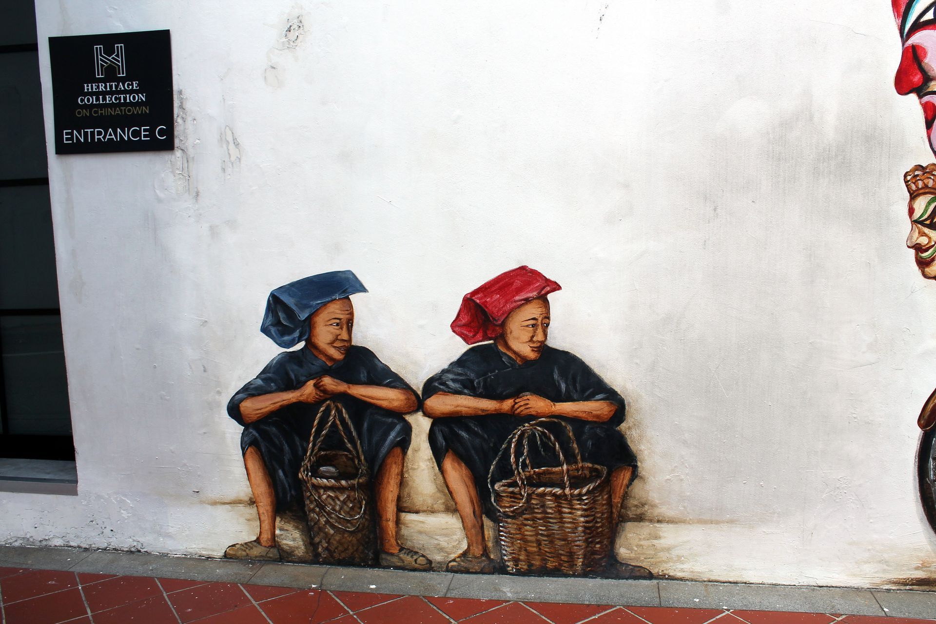 Χριστίνα Δράκου: Συνέντευξη με τη βραβευμένη φωτογράφο για την έκθεση που καταγράφει street art έργα σε όλο τον κόσμο.