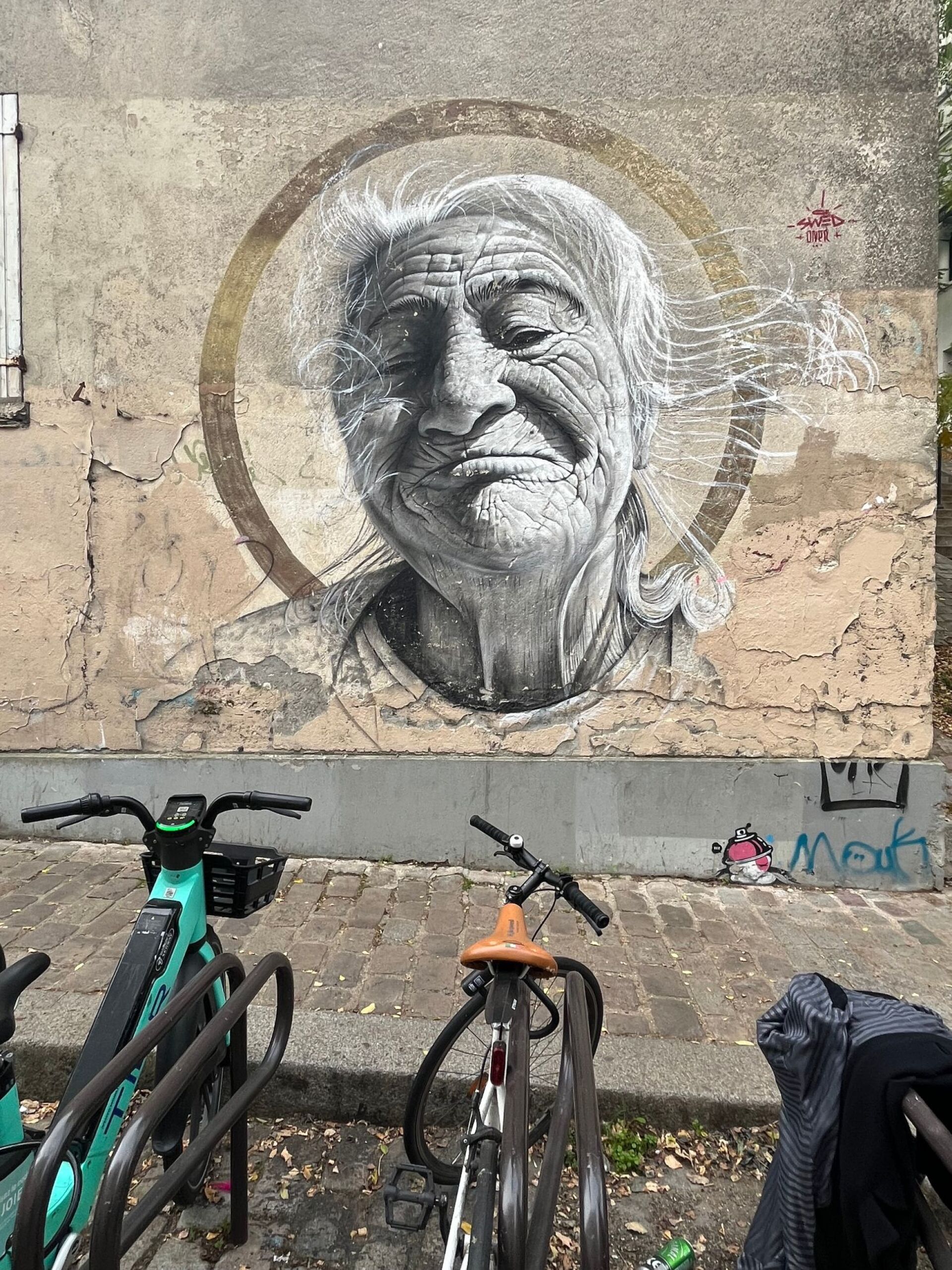 Χριστίνα Δράκου: Συνέντευξη με τη βραβευμένη φωτογράφο για την έκθεση που καταγράφει street art έργα σε όλο τον κόσμο.