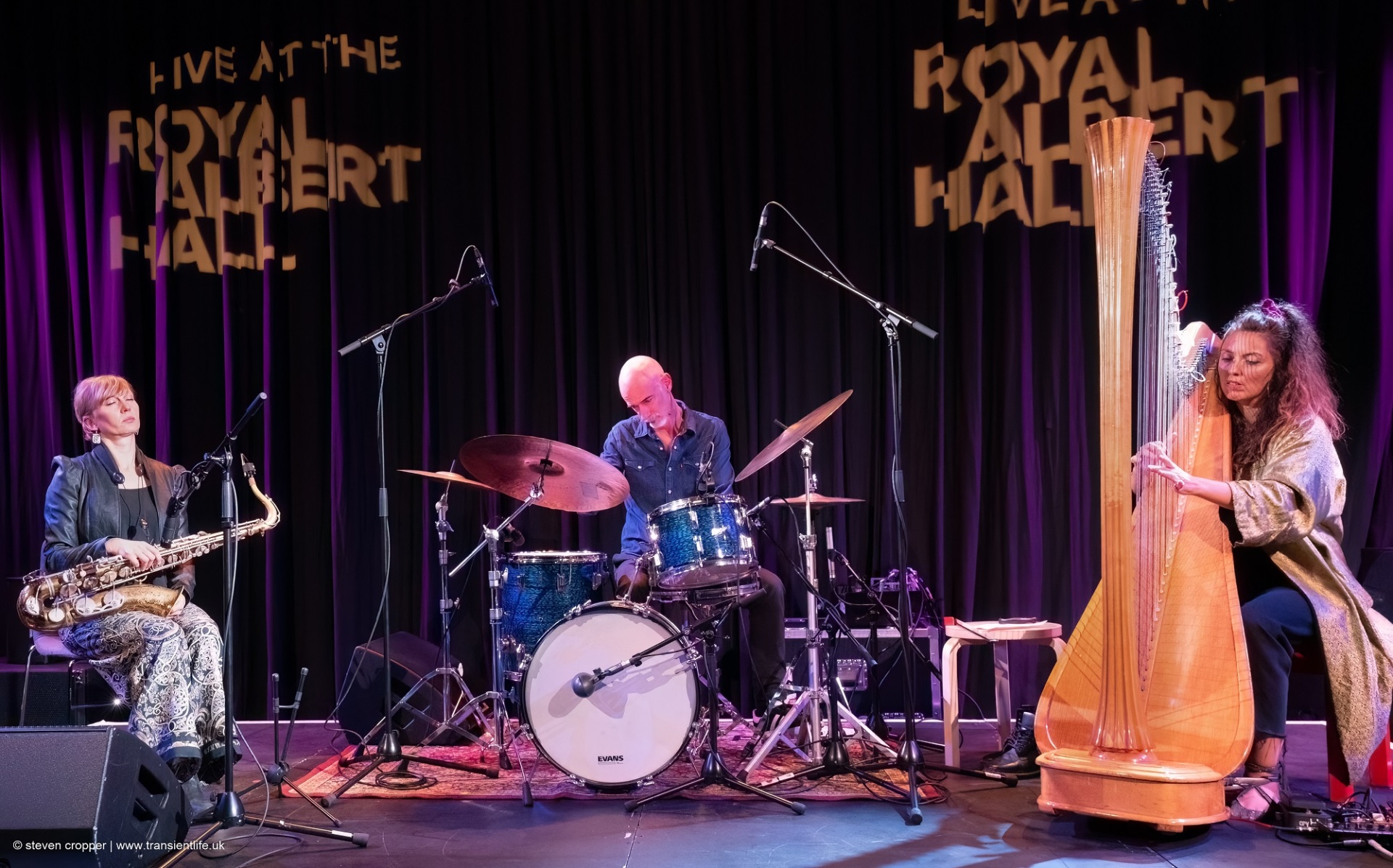 Harper Trio: Το «Dialogue of Thoughts» είναι ένα ημερολόγιο ενσυνειδητότητας