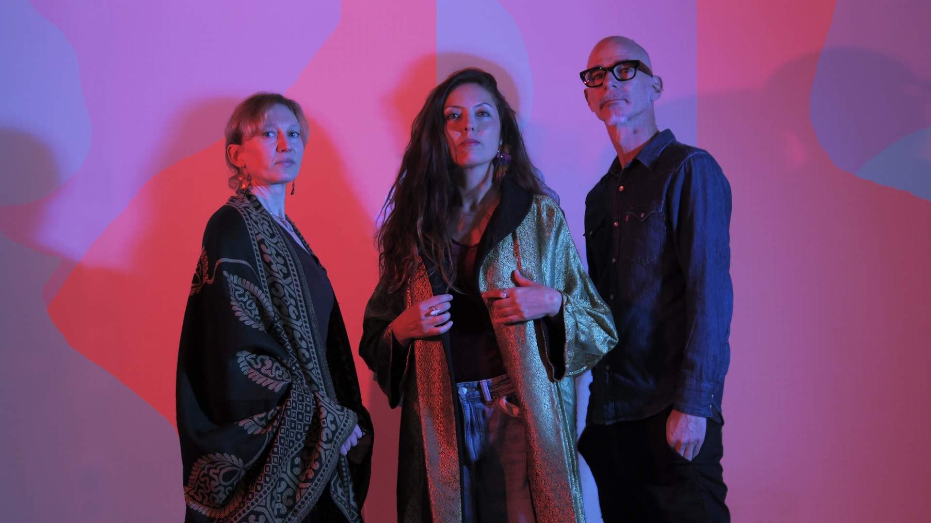 Harper Trio: Το «Dialogue of Thoughts» είναι ένα ημερολόγιο ενσυνειδητότητας