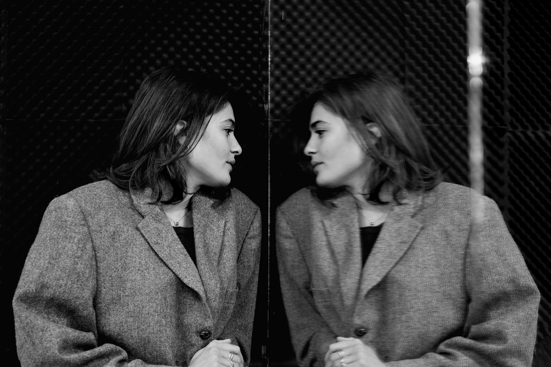 Άννα Μαρία Χατζηστεφάνου: Φωτογραφίζοντας τη «Σπασμένη Φλέβα» του Γιάννη Οικονομίδη