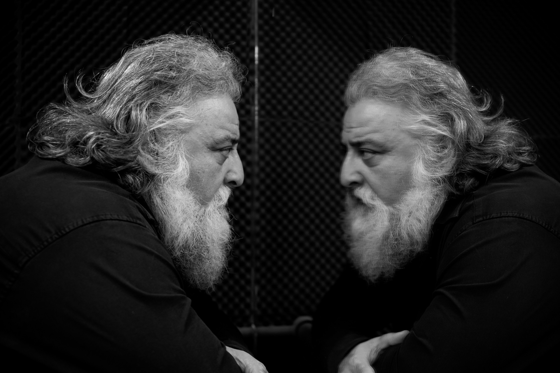 Άννα Μαρία Χατζηστεφάνου: Φωτογραφίζοντας τη «Σπασμένη Φλέβα» του Γιάννη Οικονομίδη