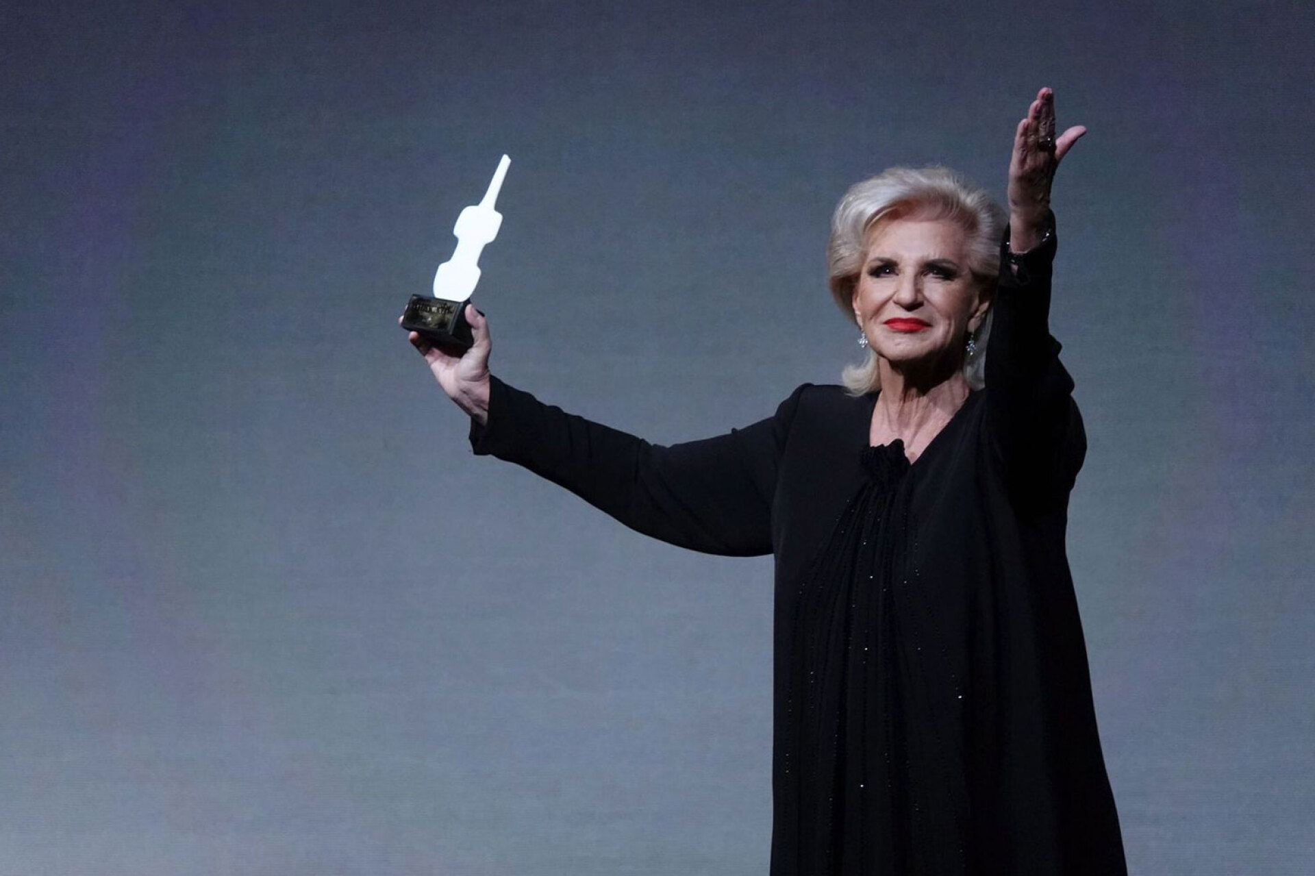 Η Αγνή Μπάλτσα, νικήτρια του Βραβείου Συνολικής Προσφοράς