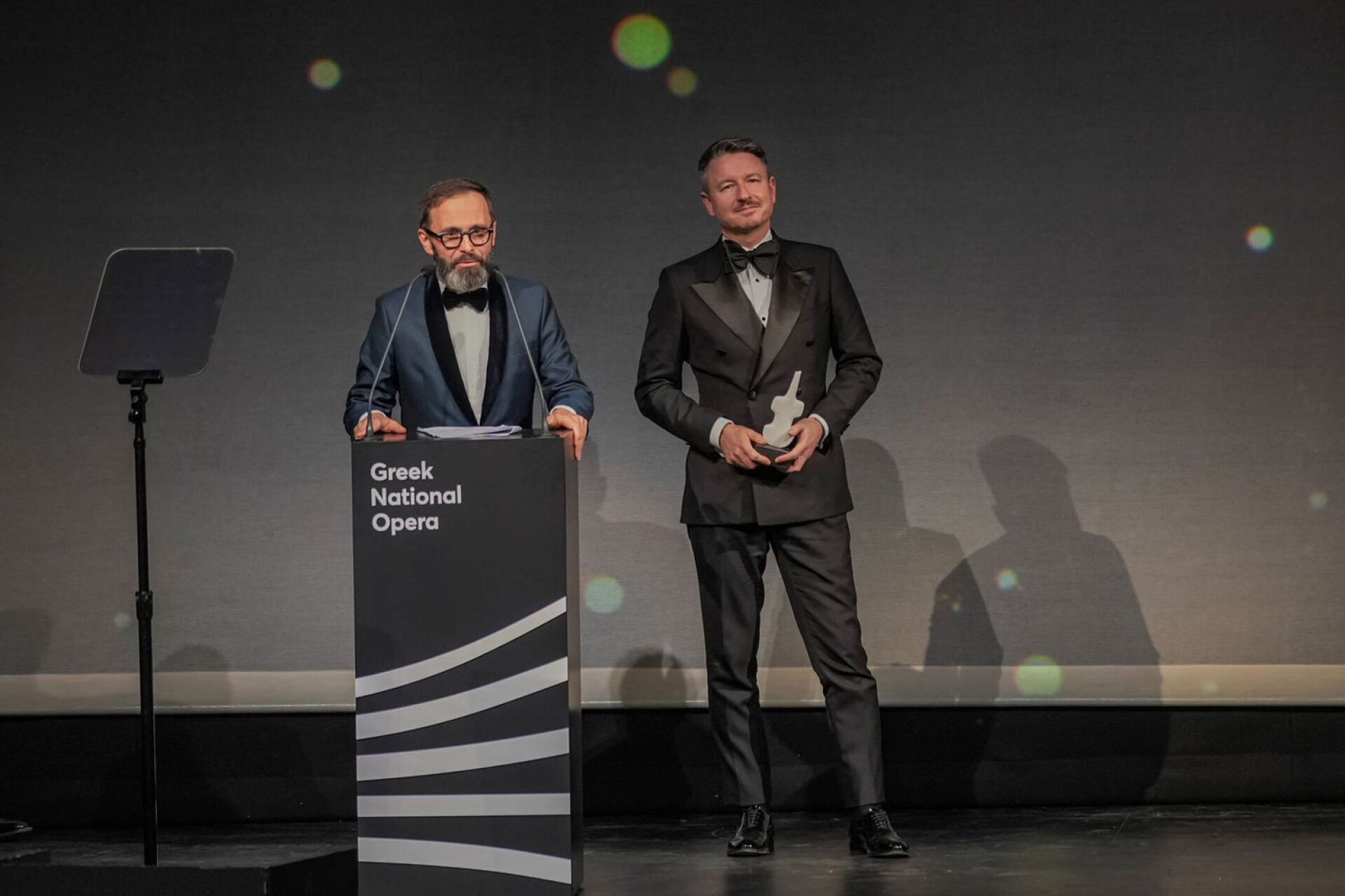 Ο Μάρτιν Γκλάζερ και ο Γίρι Χέρμαν παραλαμβάνουν το Βραβείο Νέας Παραγωγής