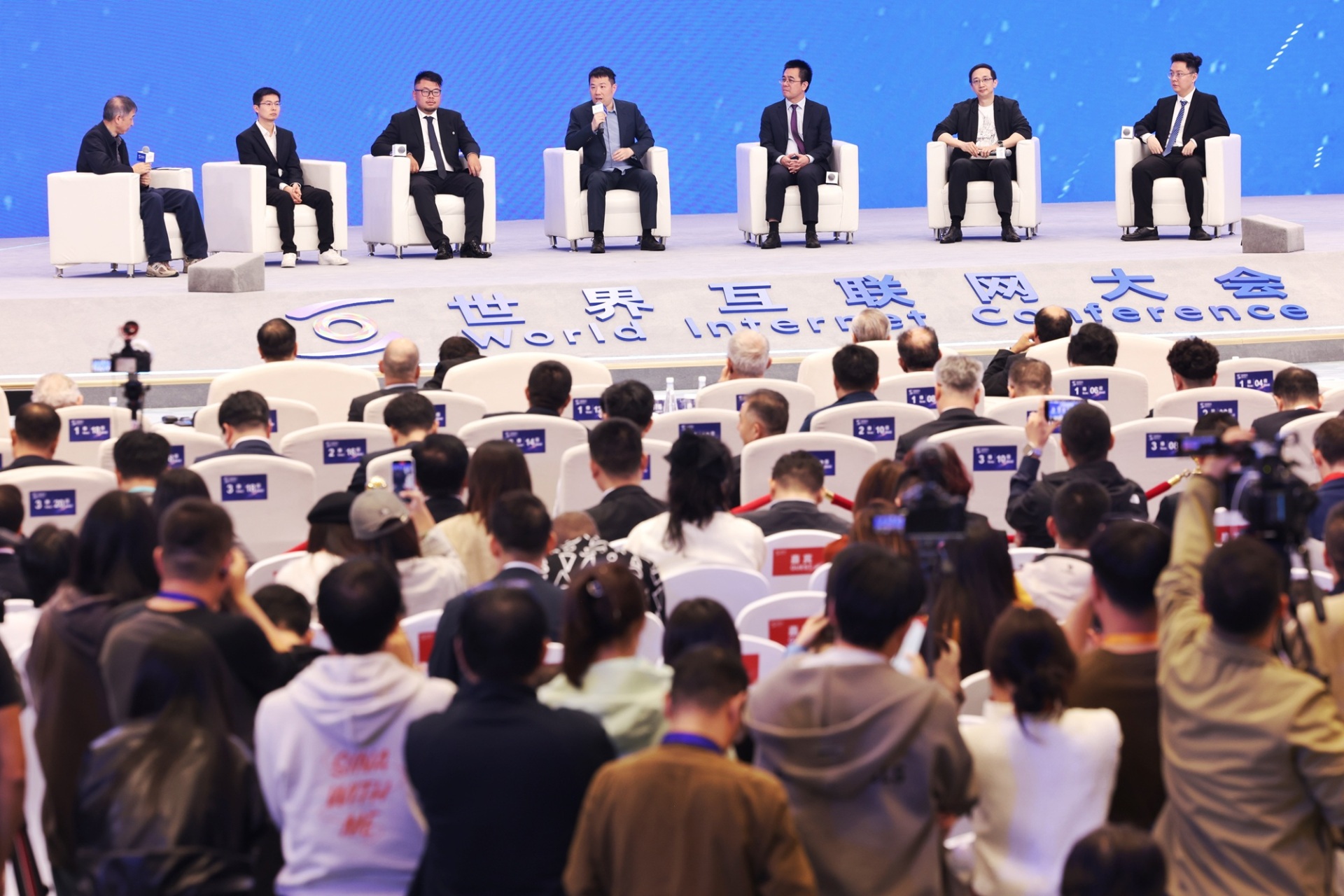 Ανασκόπηση 2025 - Τεχνητή Νοημοσύνη: Η χρονιά που οι πράκτορες εισέβαλαν στα γραφεία