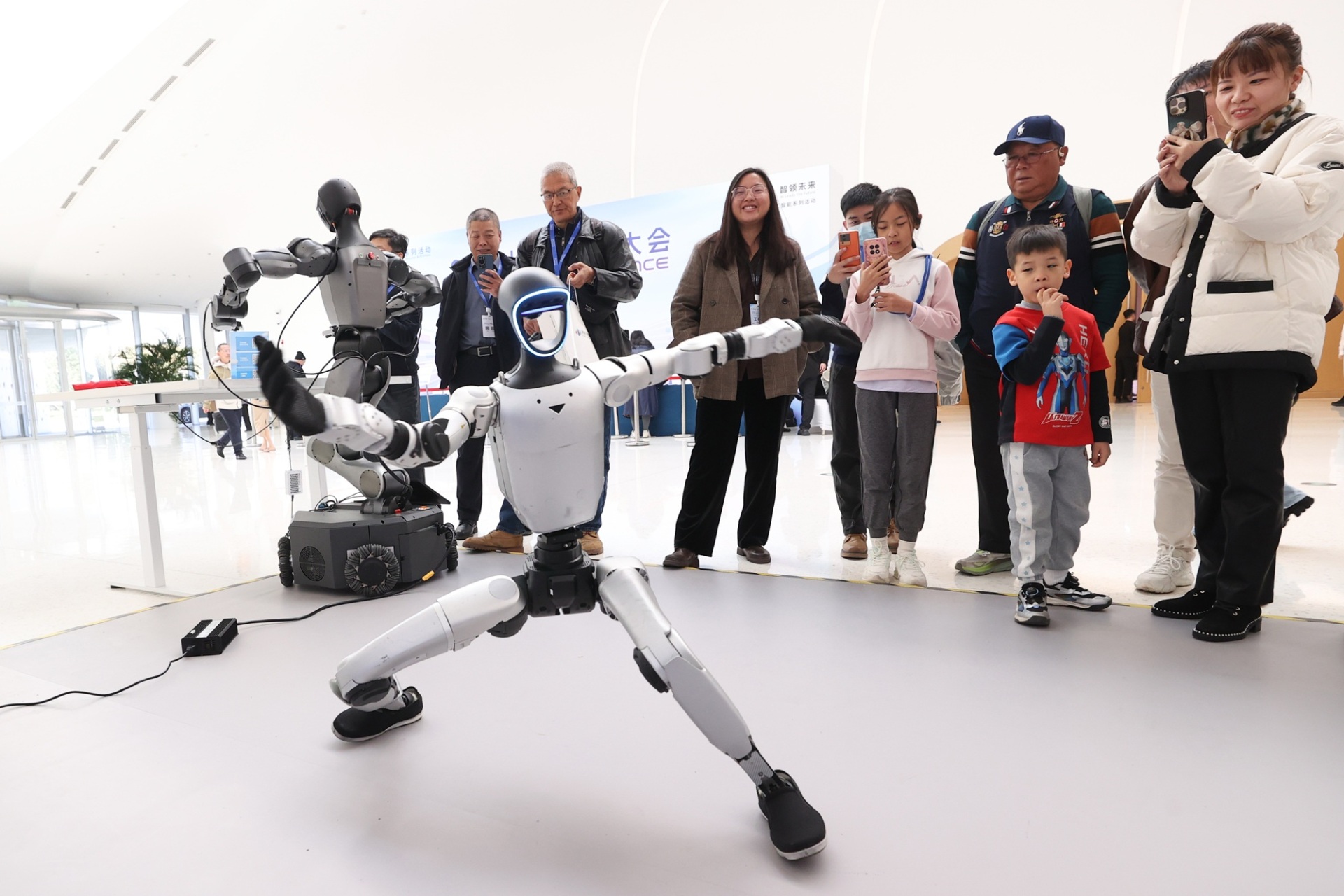 Ανασκόπηση 2025 - Τεχνητή Νοημοσύνη: Η χρονιά που οι πράκτορες εισέβαλαν στα γραφεία