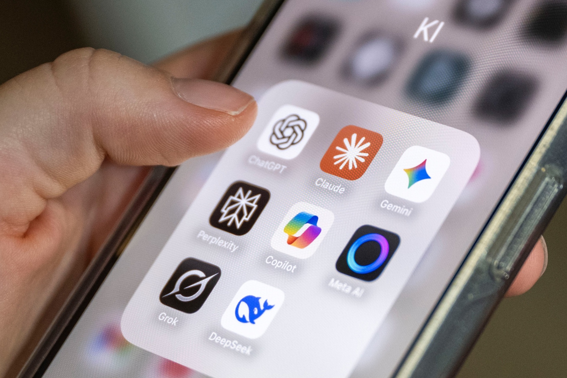 Ανασκόπηση 2025 - Τεχνητή Νοημοσύνη: Η χρονιά που οι πράκτορες εισέβαλαν στα γραφεία