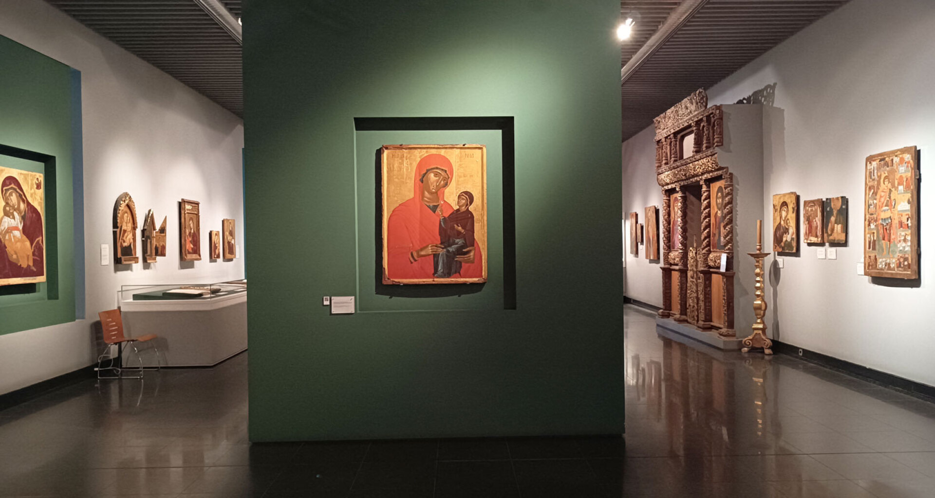 Η τέχνη των εικόνων. Δεσπόζει η εικόνα της αγίας Άννας με την Παναγία, μέσα 15ου αι.. Εικόνα κρητικής τέχνης. | Από το εργαστήριο του διάσημου Κρητικού ζωγράφου Άγγελου Ακοτάντου