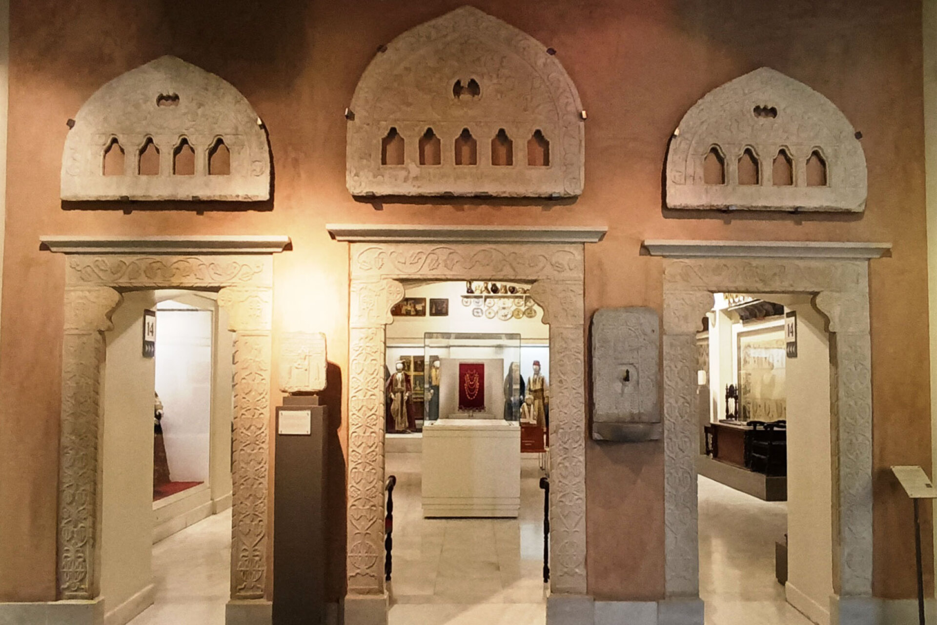 Μαρμάρινα περιθυρώματα από αρχοντικό της Ίου, 18ος αι.