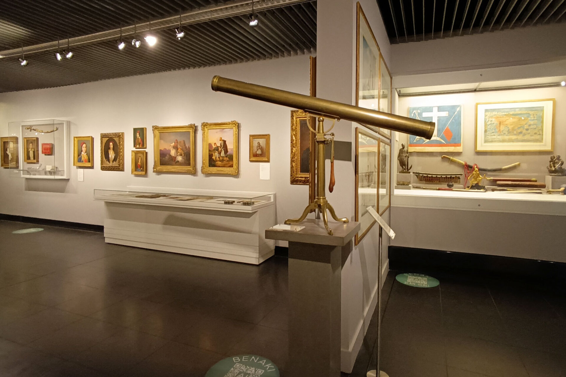 Εκθέματα σχετικά με τα πρώτα χρόνια του Αγώνα της Ανεξαρτησίας στη Στερεά Ελλάδα, την Πελοπόννησο και τα νησιά | Σε περίοπτη θέση το τηλεσκόπιο της Λασκαρίνας Μπουμπουλίνας, πιθανόν από το πλοίο «Αγαμέμνων»