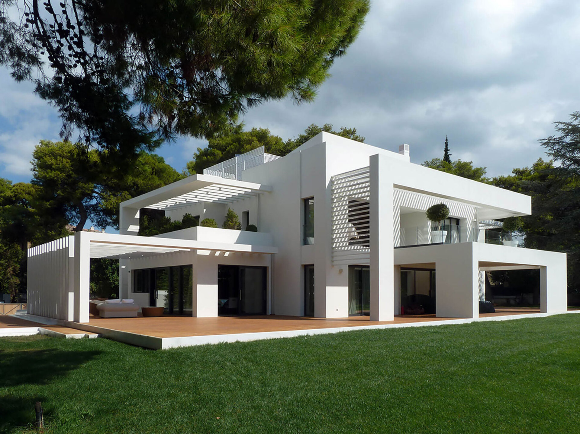 Τριώροφη Κατοικία στην Κηφισιά, 2012