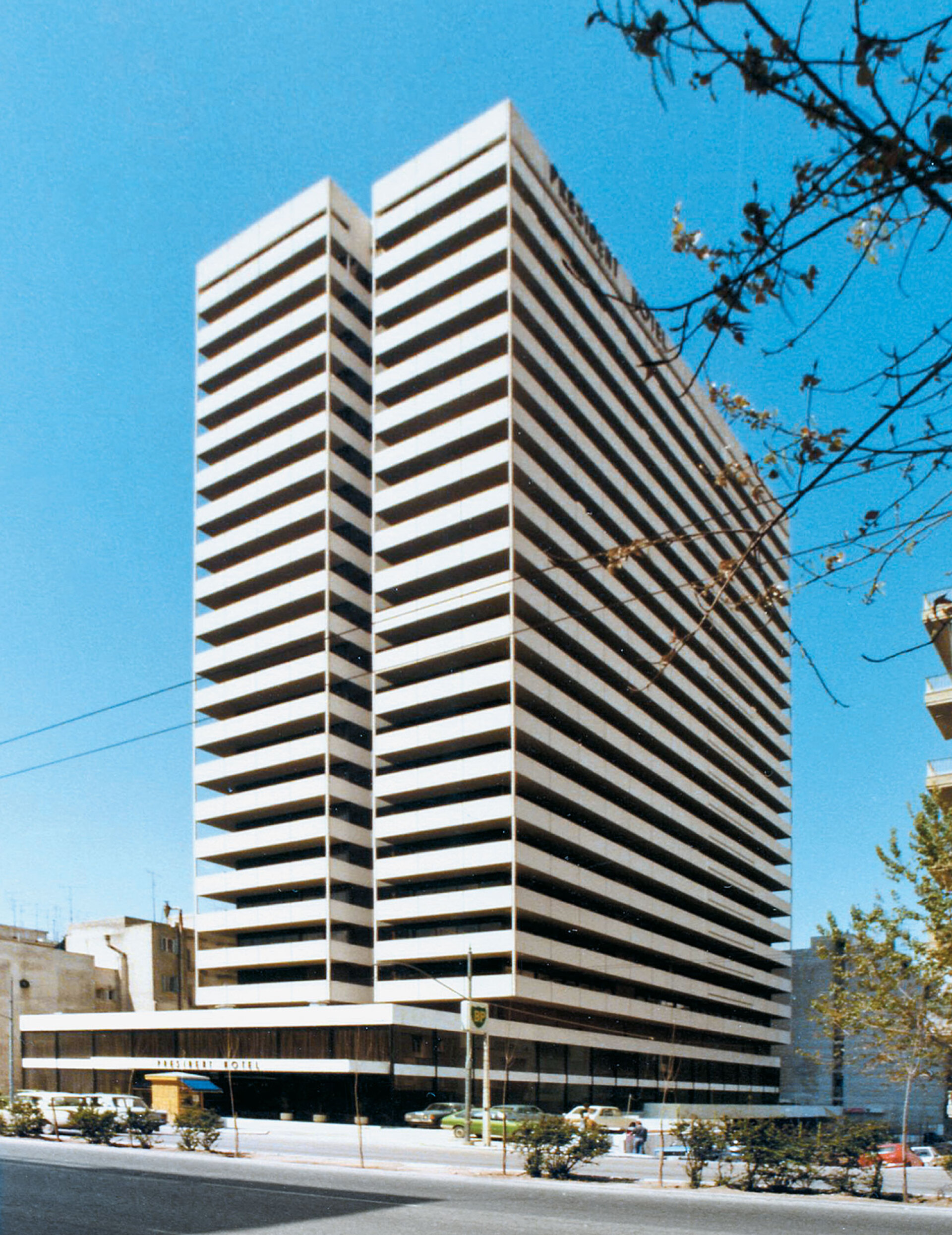 Ξενοδοχείο Α΄ Κατηγορίας «President» με 892 Κλίνες στους Αμπελόκηπους, Αθήνα, 1974 | Λεωφ. Κηφισίας και οδός Ευρυτανίας