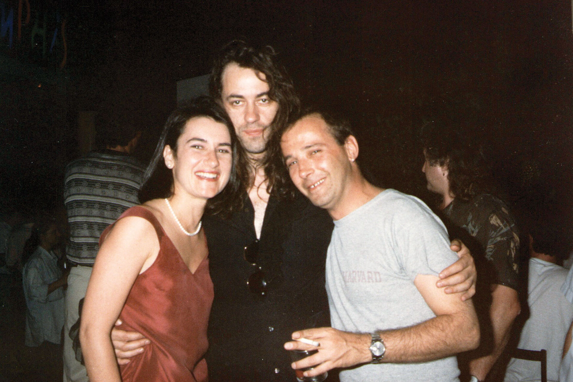 Ο Μπομπ Γκέλντοφ με τον δημοσιογράφο Γιώργο Ευσταθίου | Memphis Bar