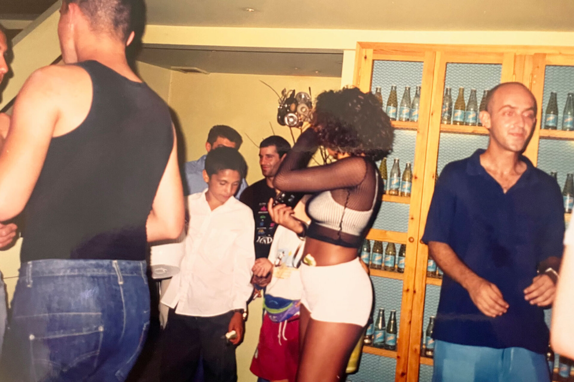 Αξέχαστα βράδια στο μπαρ-εστιατόριο Bee