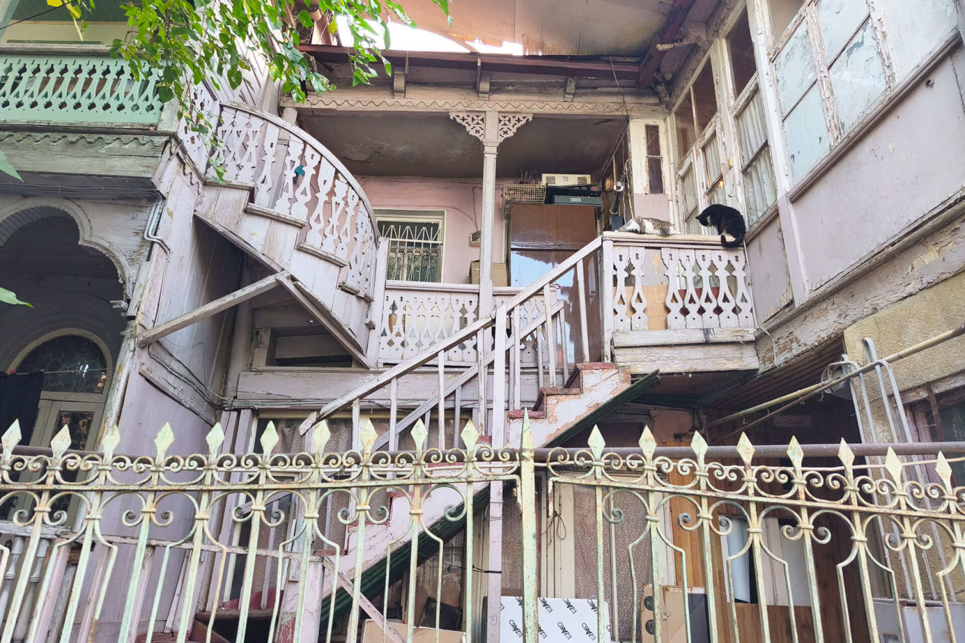 Στα στενά της παλιάς πόλης