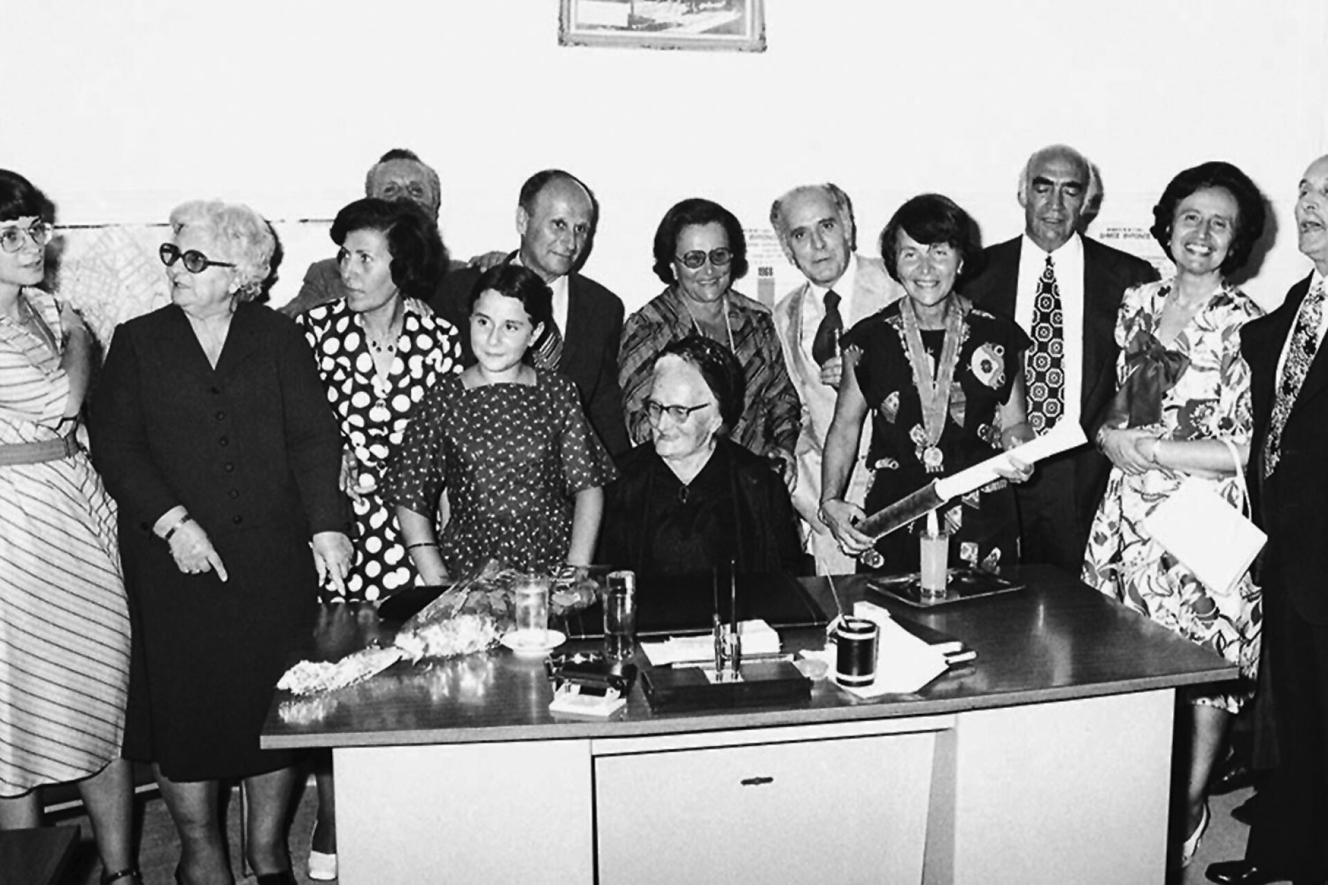 Όλη η οικογένεια Γλύκατζη και στο κέντρο η μητέρα τους