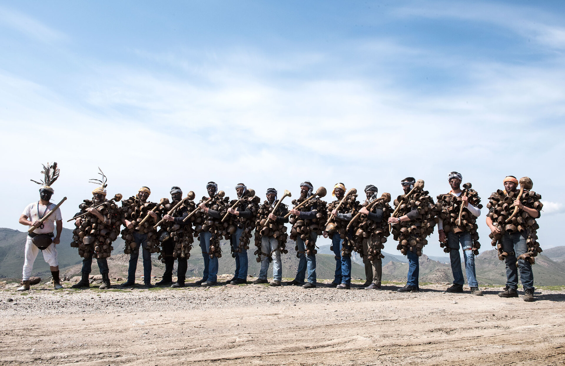 Λεσβιακές Απόκριες: Οι Κουδουνάτοι και τα παγανιστικά έθιμά τους