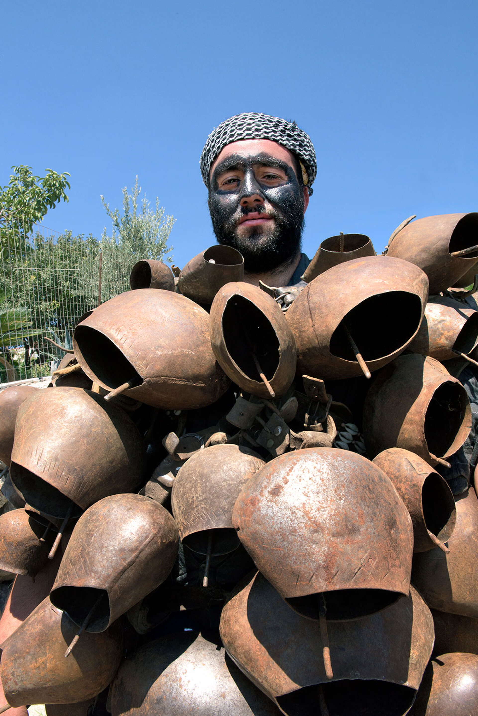Λεσβιακές Απόκριες: Οι Κουδουνάτοι και τα παγανιστικά έθιμά τους