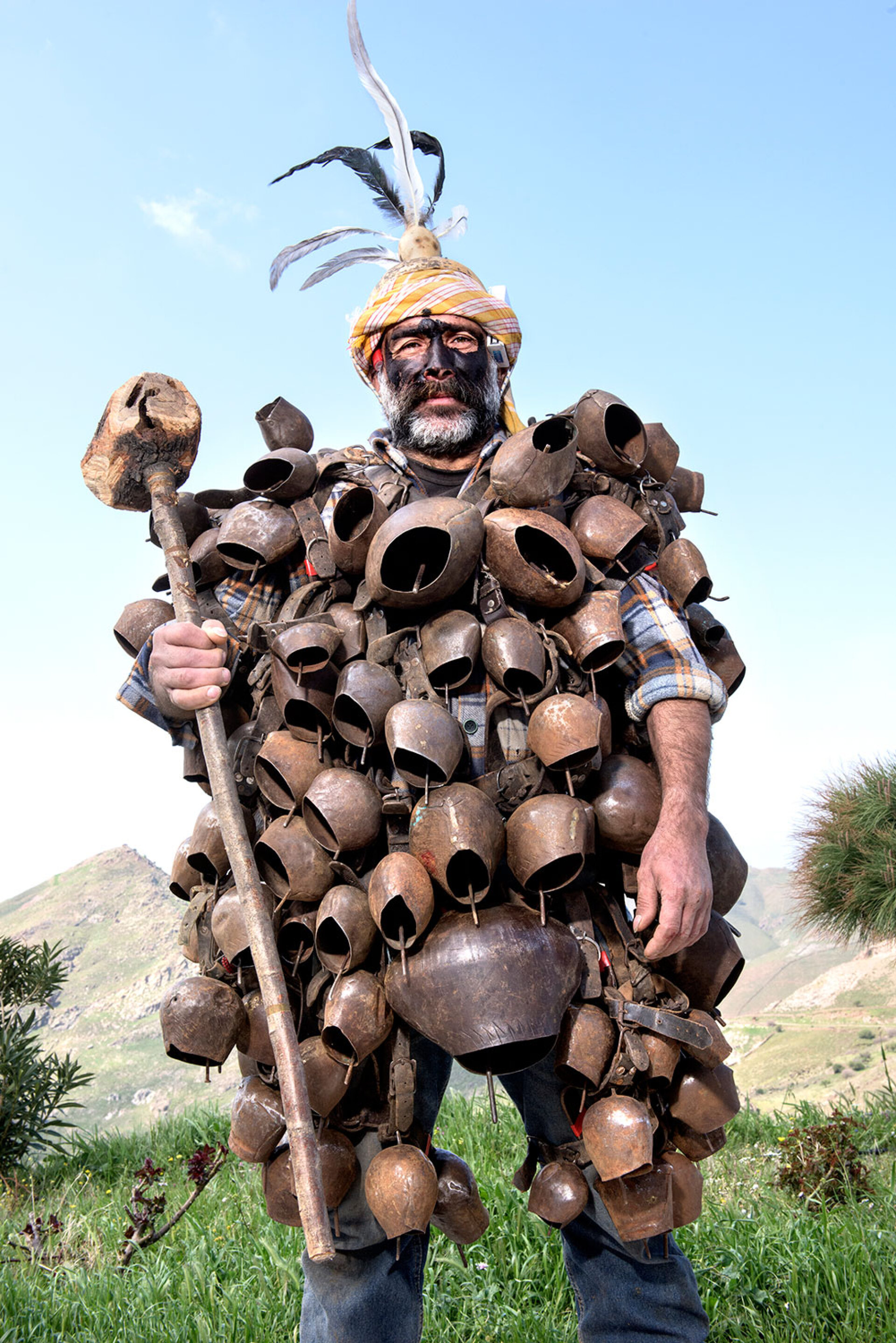 Λεσβιακές Απόκριες: Οι Κουδουνάτοι και τα παγανιστικά έθιμά τους