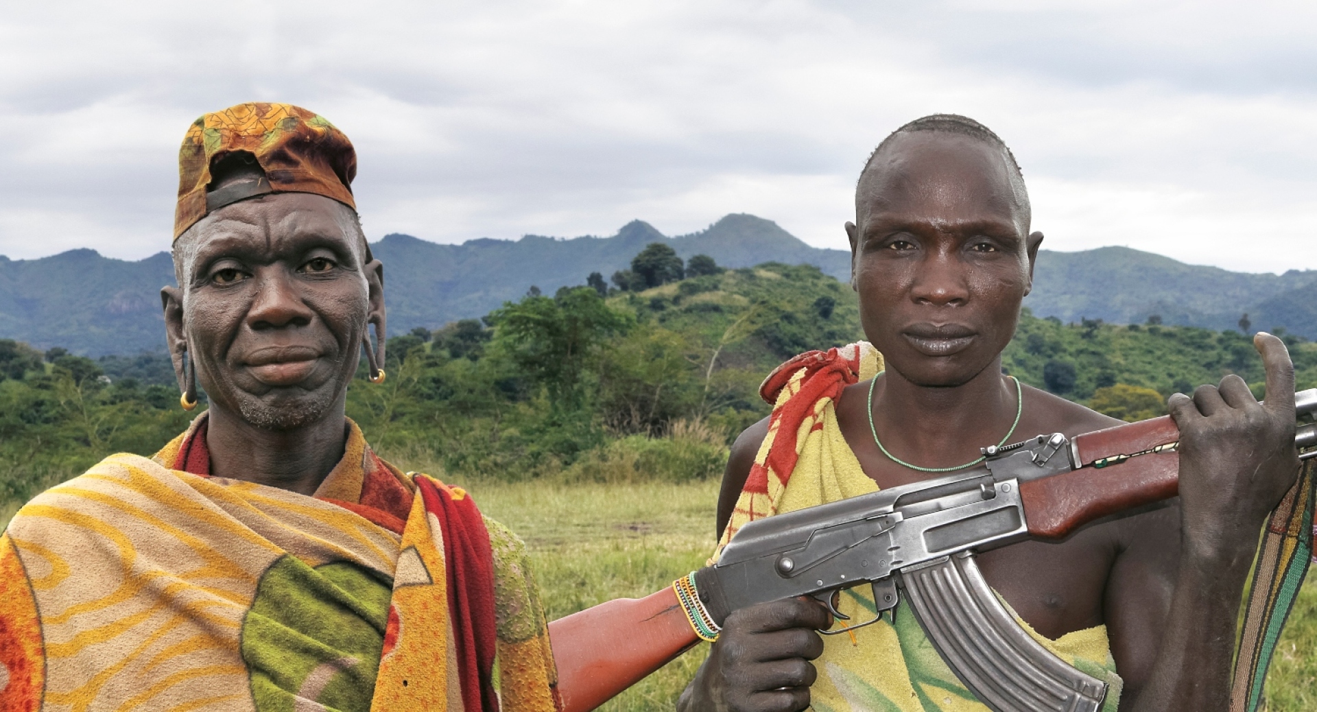 Οι φυλές μάχονται για τους μειούμενους πόρους που χρειάζονται για να τρέφουν τα κοπάδια τους: νερό και γη. 
