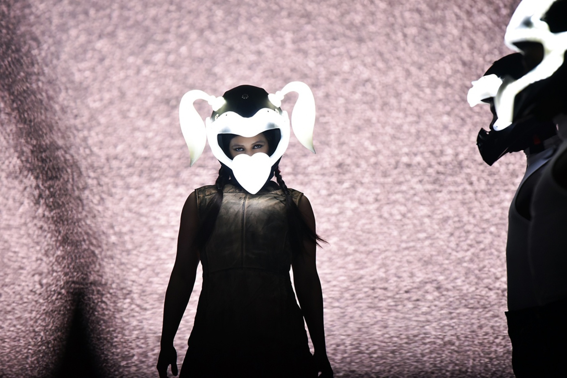 Release Athens: Κάμερα σ' αυτές