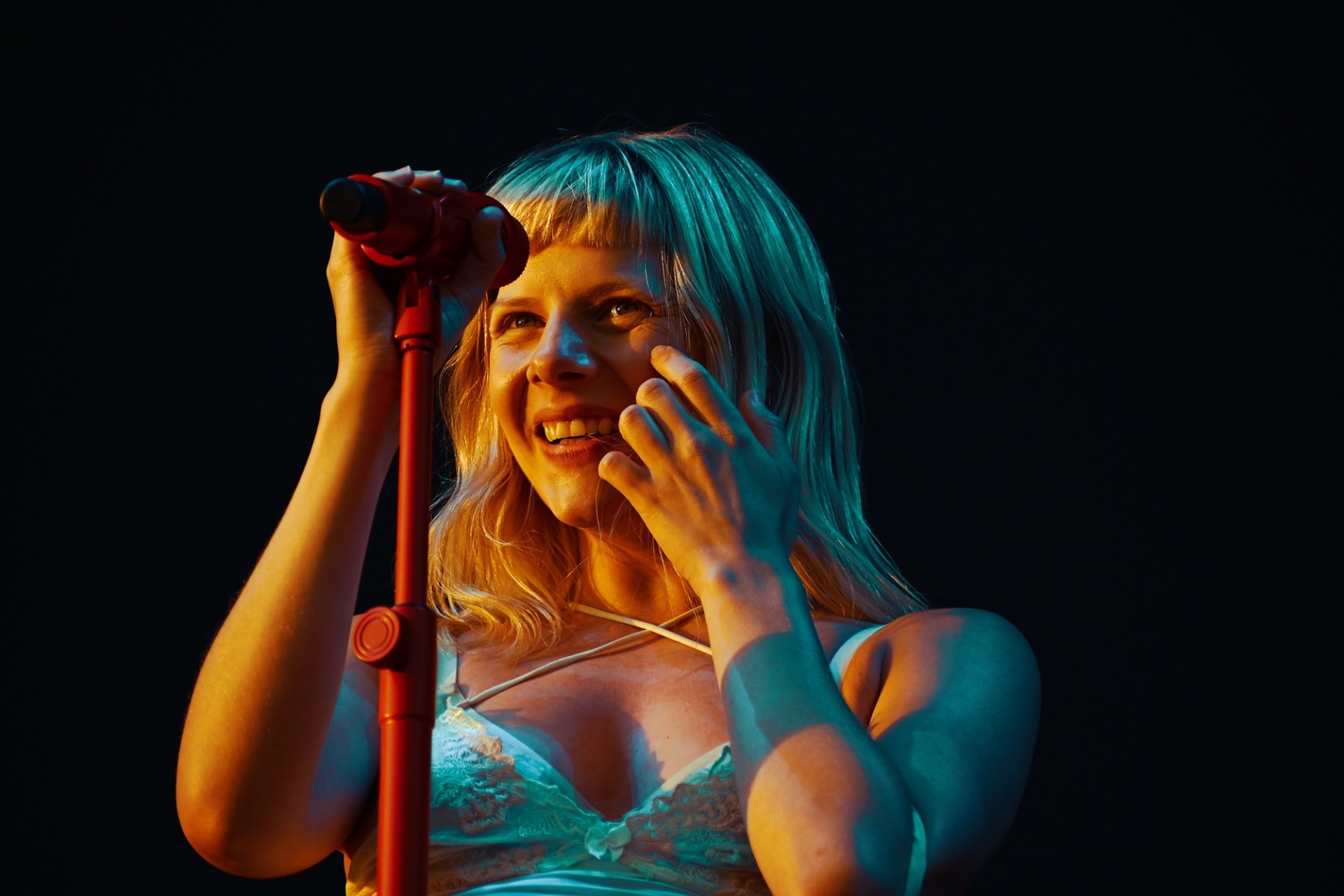 Release Athens: Κάμερα σ' αυτές