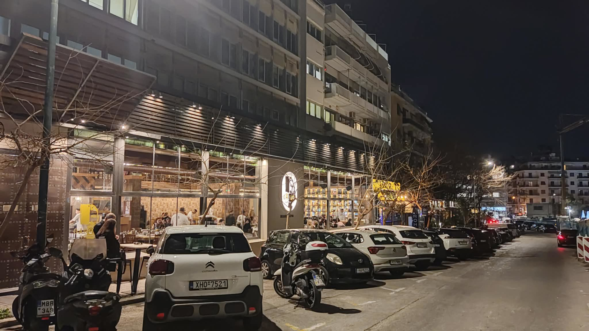 Η οδός Κωνσταντίνου Βεντήρη το βράδυ