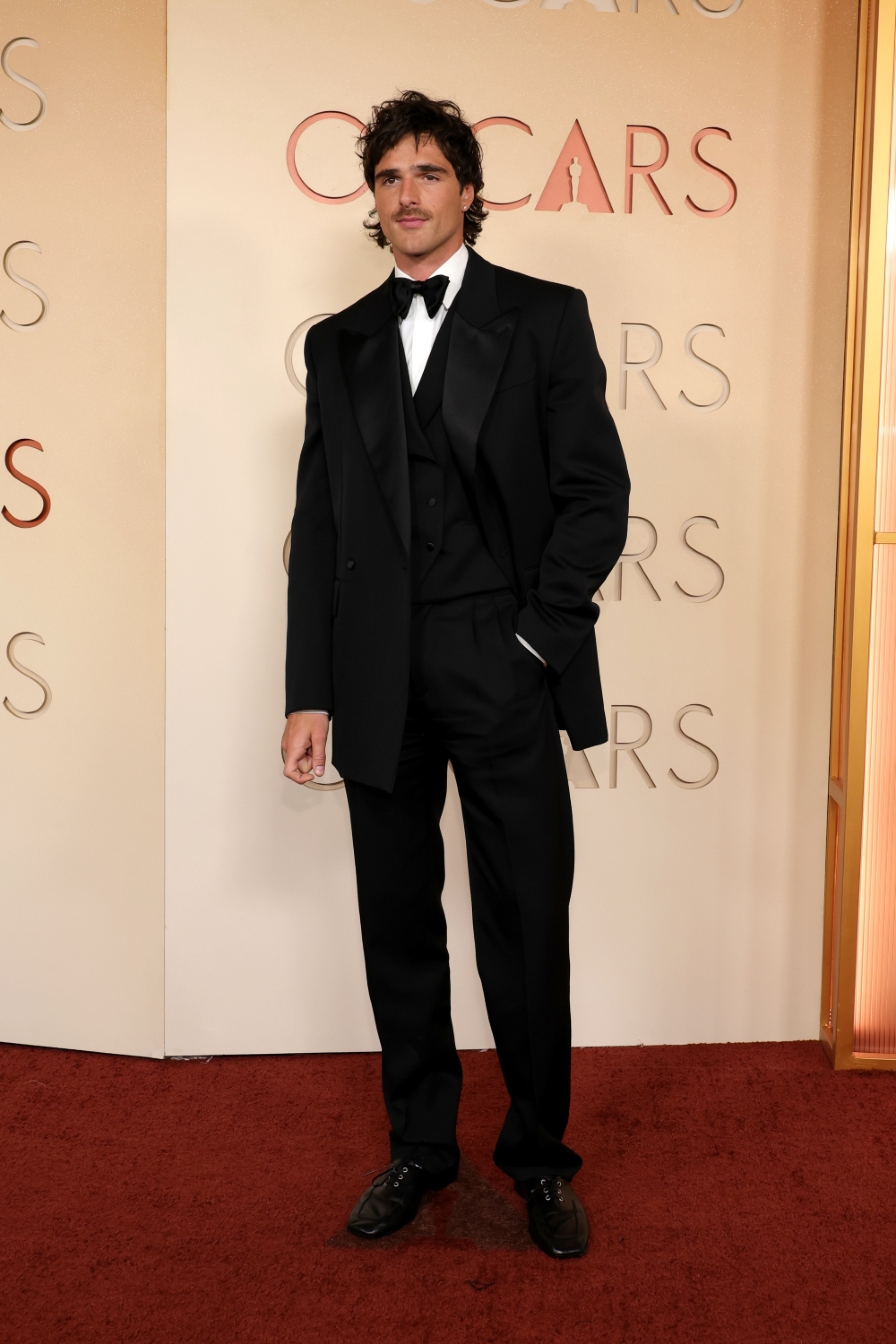 O Τζέικομπ Ελόρντι με Bottega Veneta/ Photo by Kevin Mazur/Getty Images