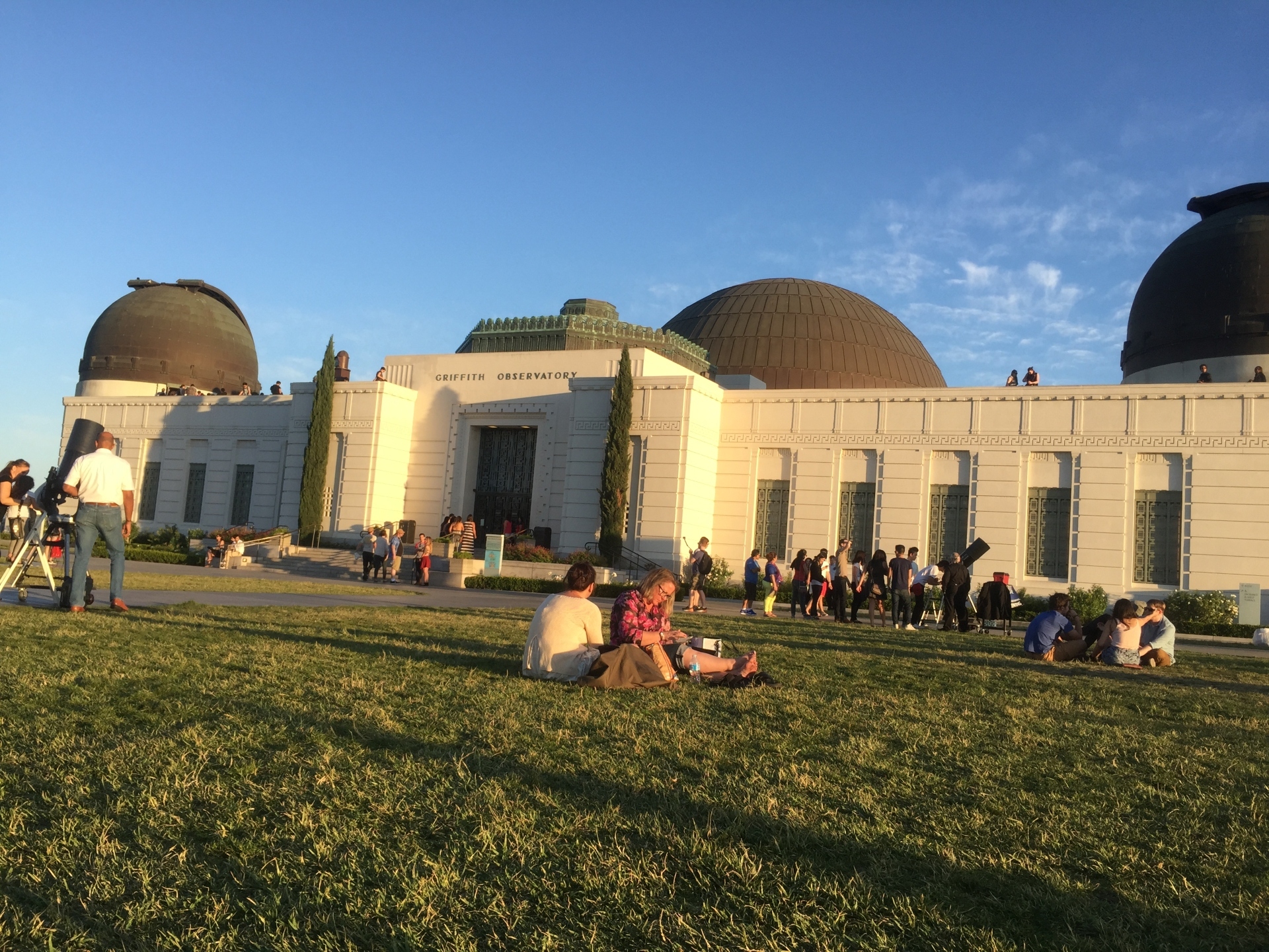 Η Monika από το Λος Άντζελες μοιράζεται τη ζωή, τη μουσική έμπνευση και τις καθημερινές διαδρομές πίσω από το νέο της τραγούδι, «LA Like a Song»