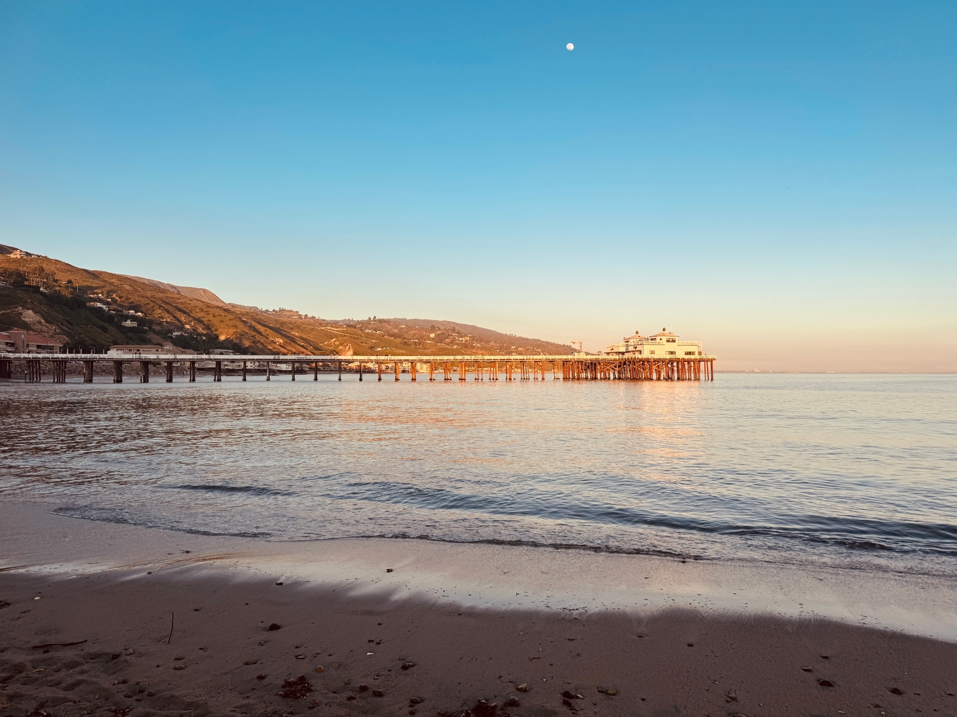Η Monika από το Λος Άντζελες μοιράζεται τη ζωή, τη μουσική έμπνευση και τις καθημερινές διαδρομές πίσω από το νέο της τραγούδι, «LA Like a Song»