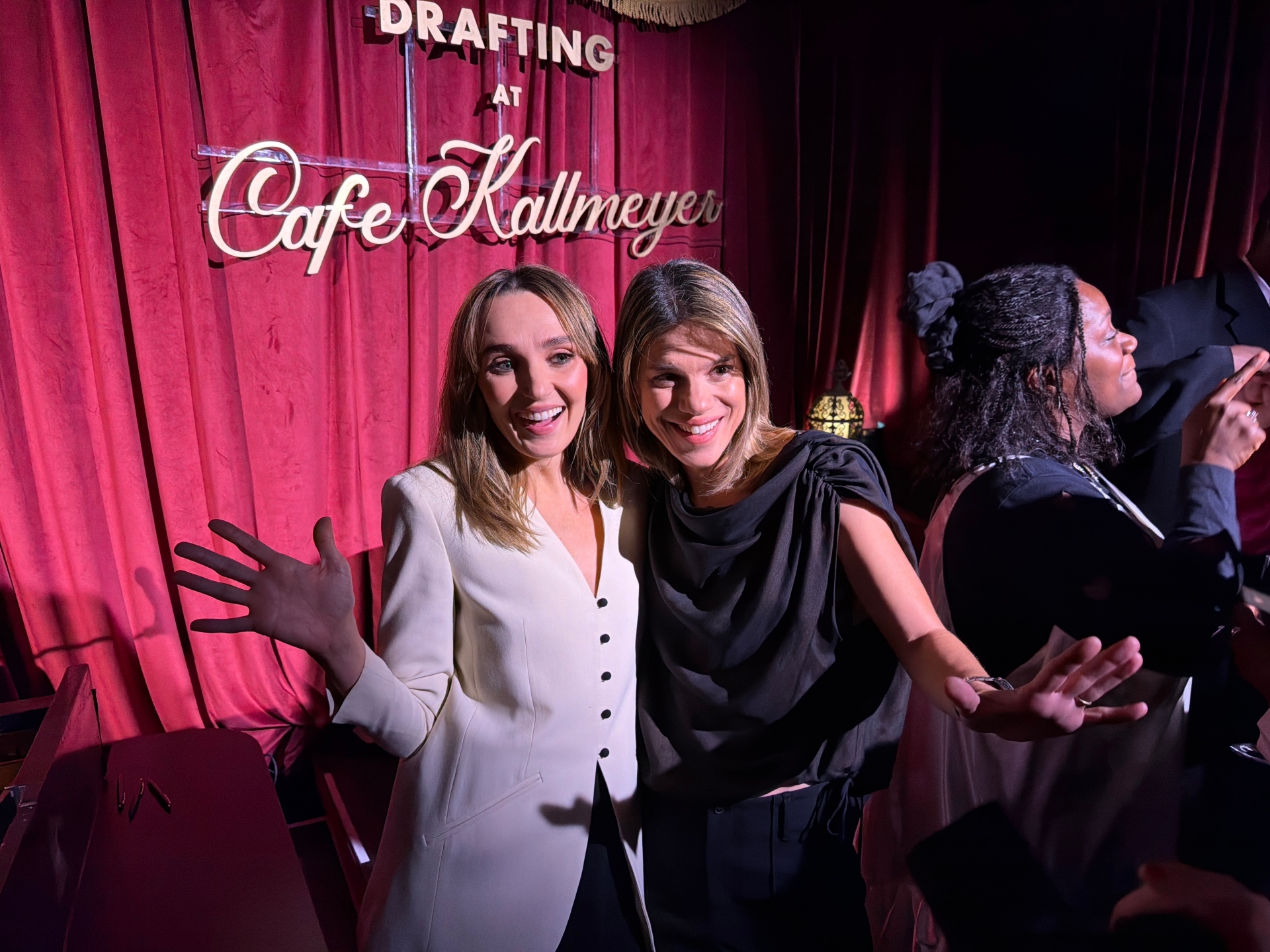 Η Monika από το Λος Άντζελες μοιράζεται τη ζωή, τη μουσική έμπνευση και τις καθημερινές διαδρομές πίσω από το νέο της τραγούδι, «L.A. Like a Song»