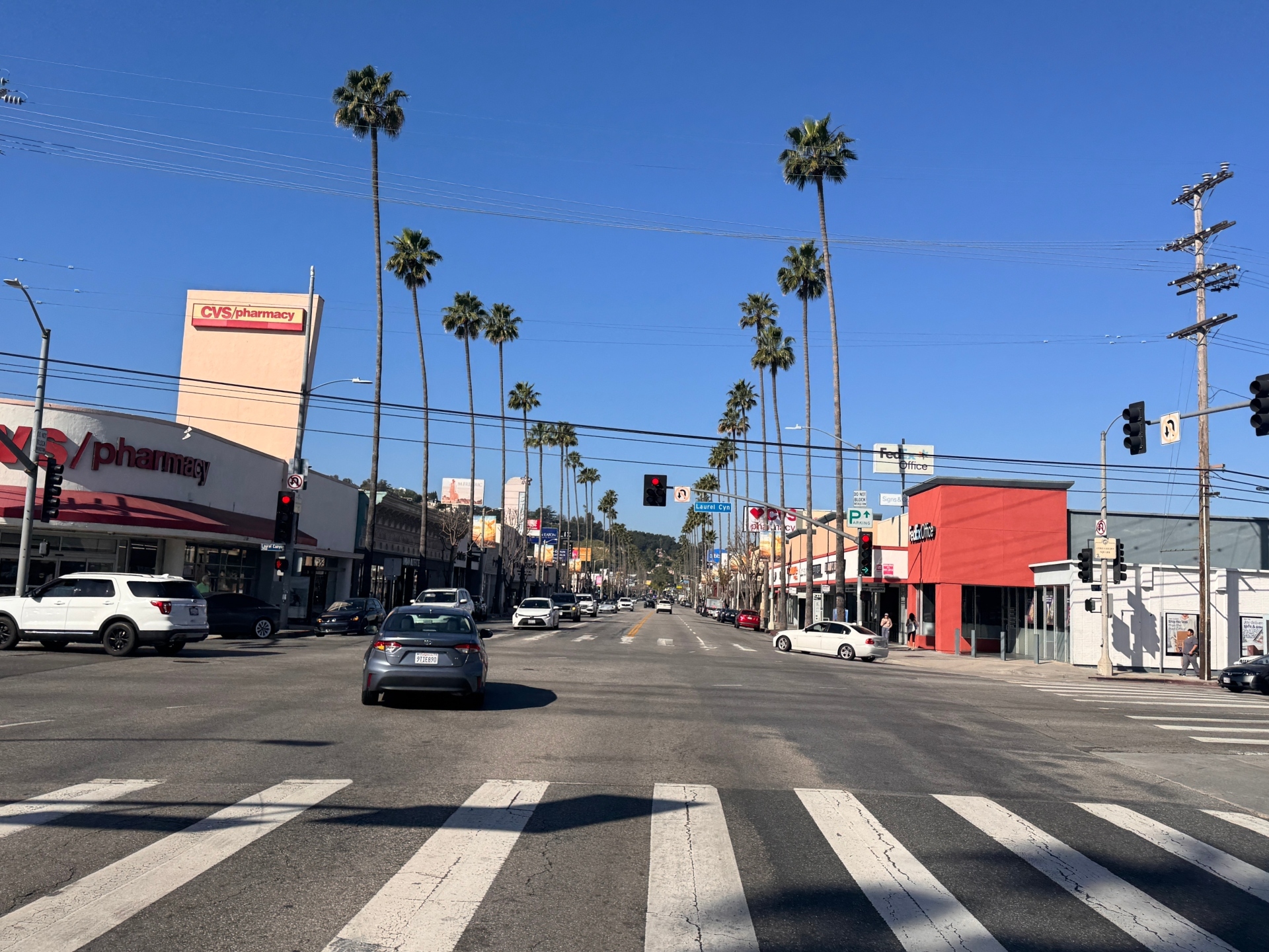 Η Monika από το Λος Άντζελες μοιράζεται τη ζωή, τη μουσική έμπνευση και τις καθημερινές διαδρομές πίσω από το νέο της τραγούδι, «L.A. Like a Song»