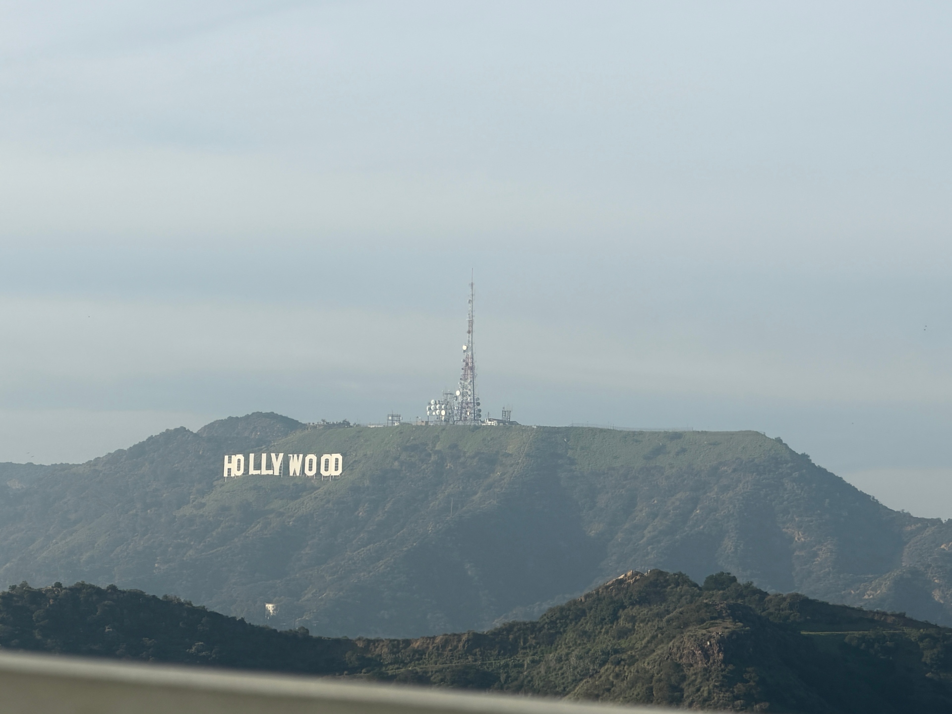 Η Monika από το Λος Άντζελες μοιράζεται τη ζωή, τη μουσική έμπνευση και τις καθημερινές διαδρομές πίσω από το νέο της τραγούδι, «L.A. Like a Song»