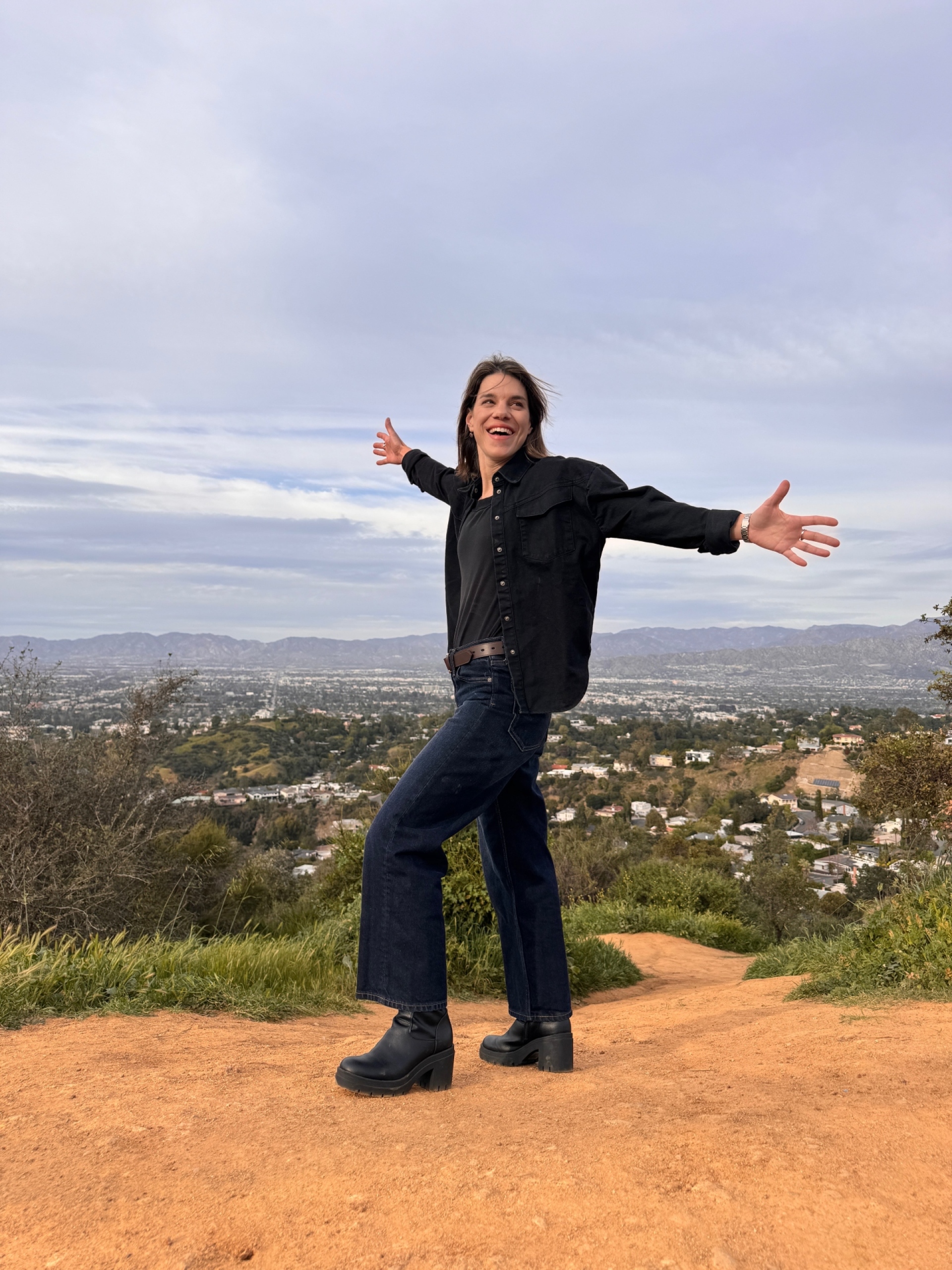 Η Monika από το Λος Άντζελες μοιράζεται τη ζωή, τη μουσική έμπνευση και τις καθημερινές διαδρομές πίσω από το νέο της τραγούδι, «LA Like a Song»