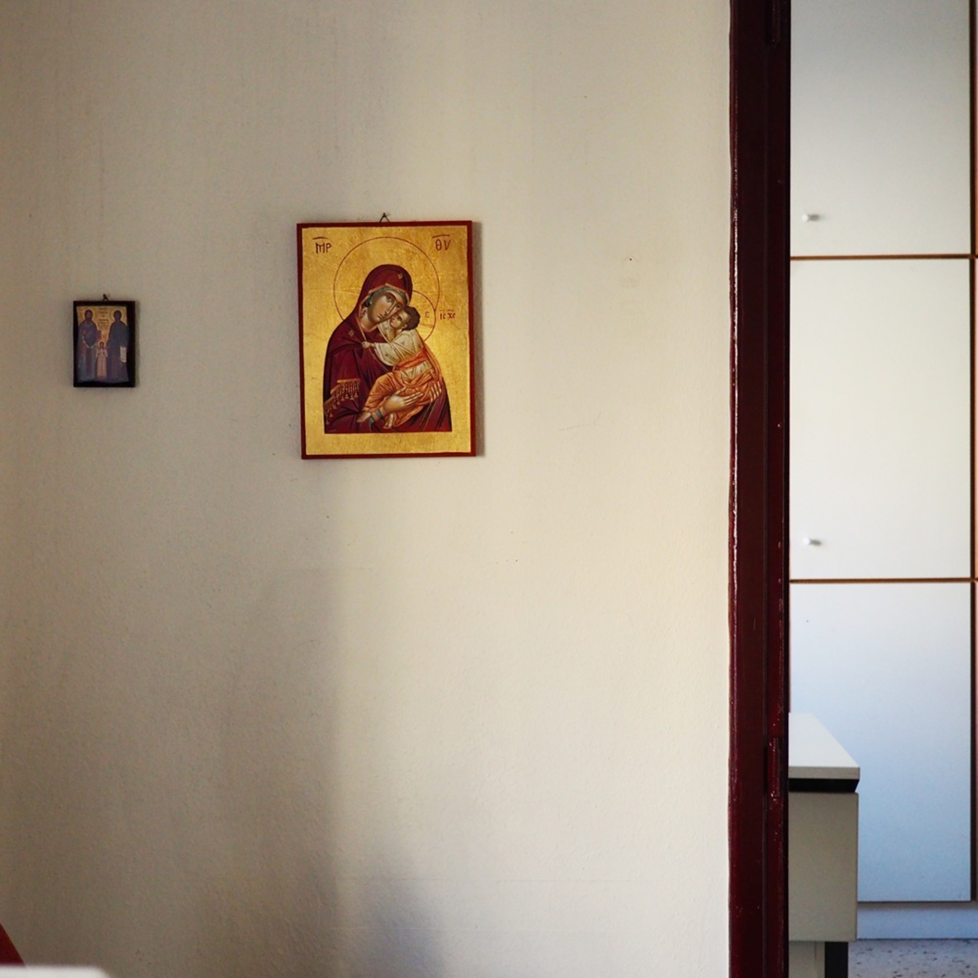 Worry less / think positive: Φωτογραφίζοντας την καθημερινότητα μιας δημόσιας υπηρεσίας