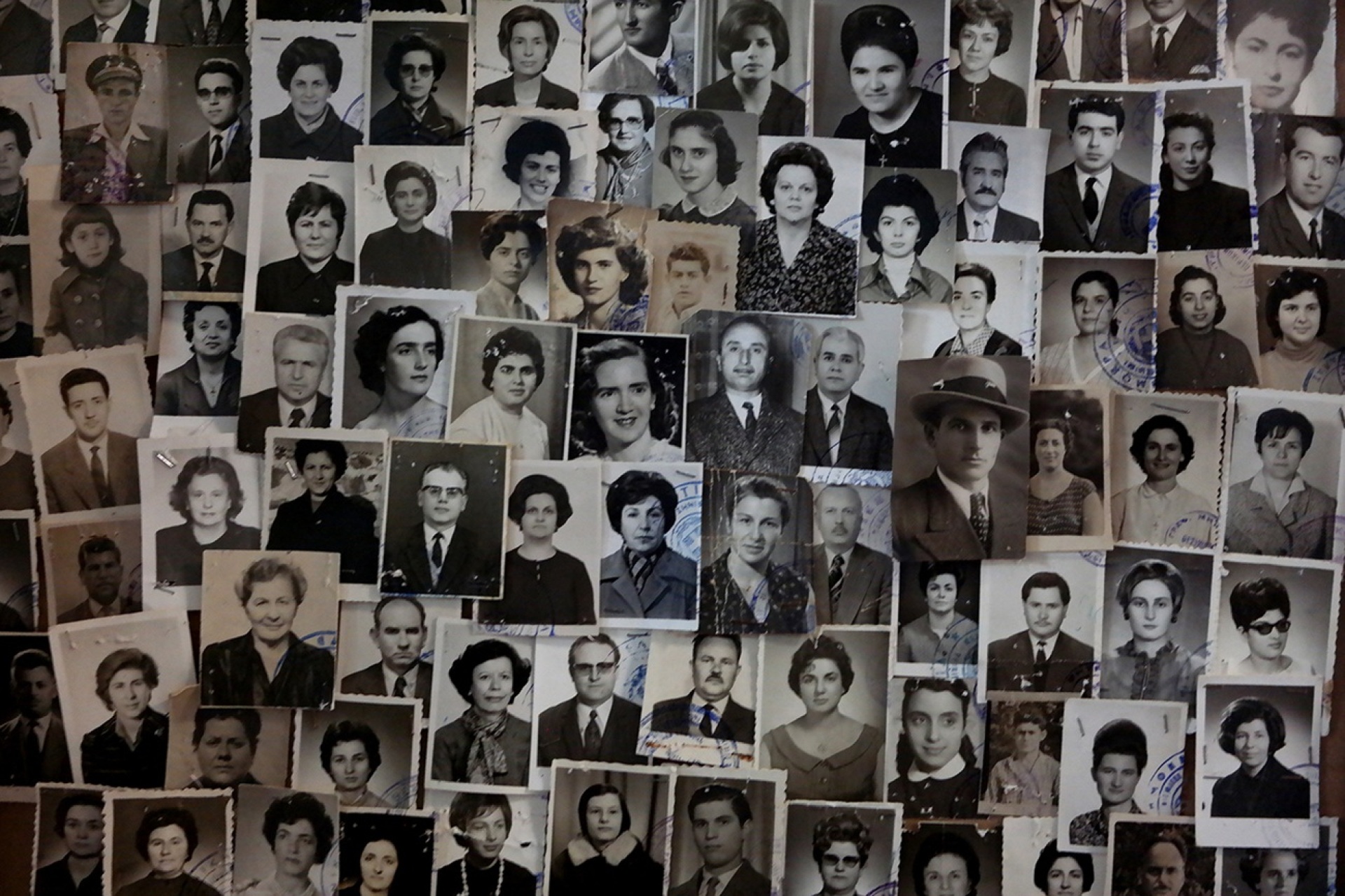 Worry less / think positive: Φωτογραφίζοντας την καθημερινότητα μιας δημόσιας υπηρεσίας