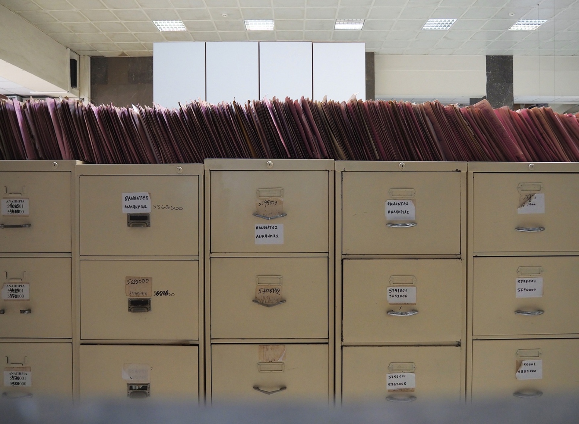 Worry less / think positive: Φωτογραφίζοντας την καθημερινότητα μιας δημόσιας υπηρεσίας