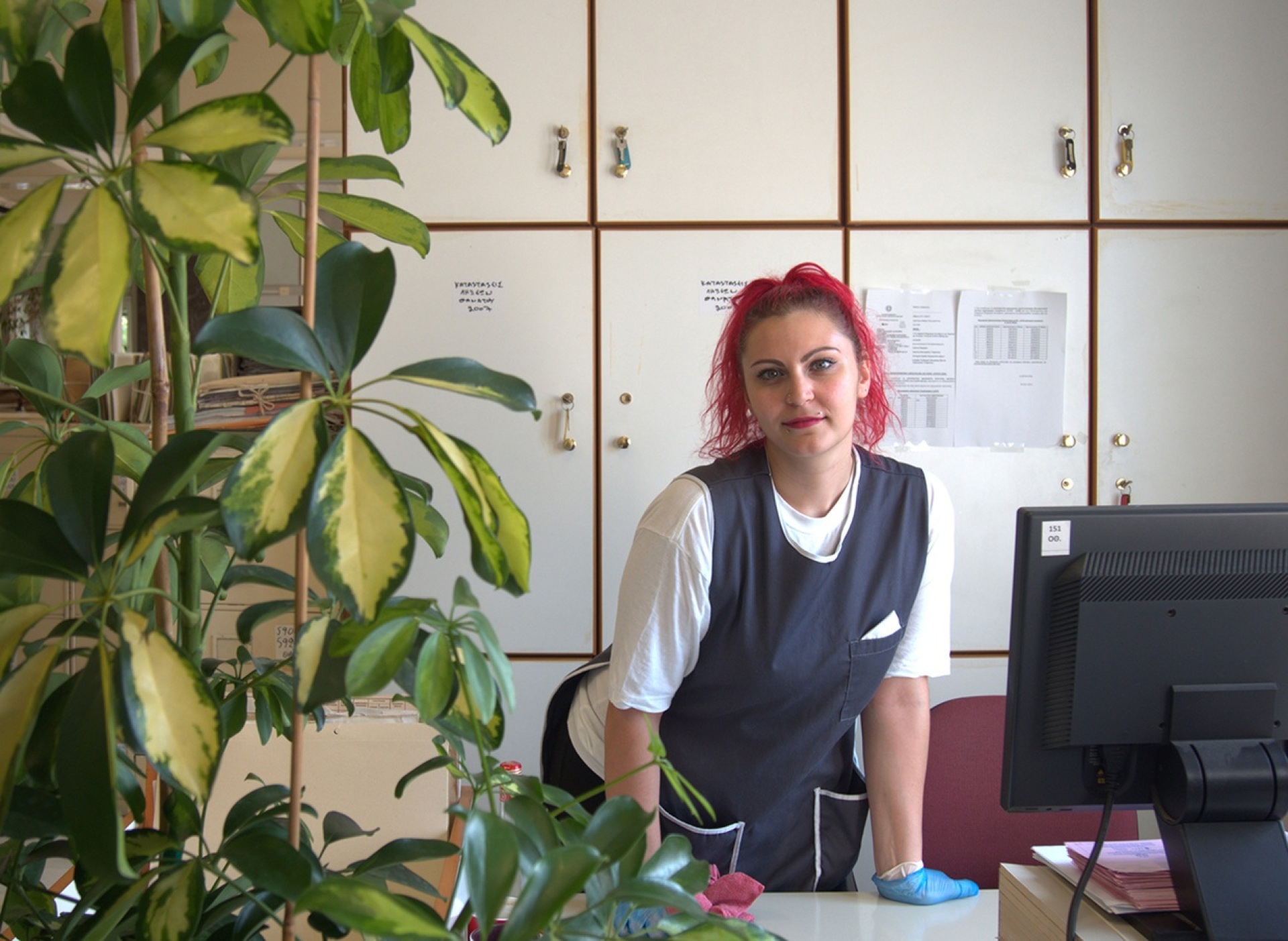 Worry less / think positive: Φωτογραφίζοντας την καθημερινότητα μιας δημόσιας υπηρεσίας