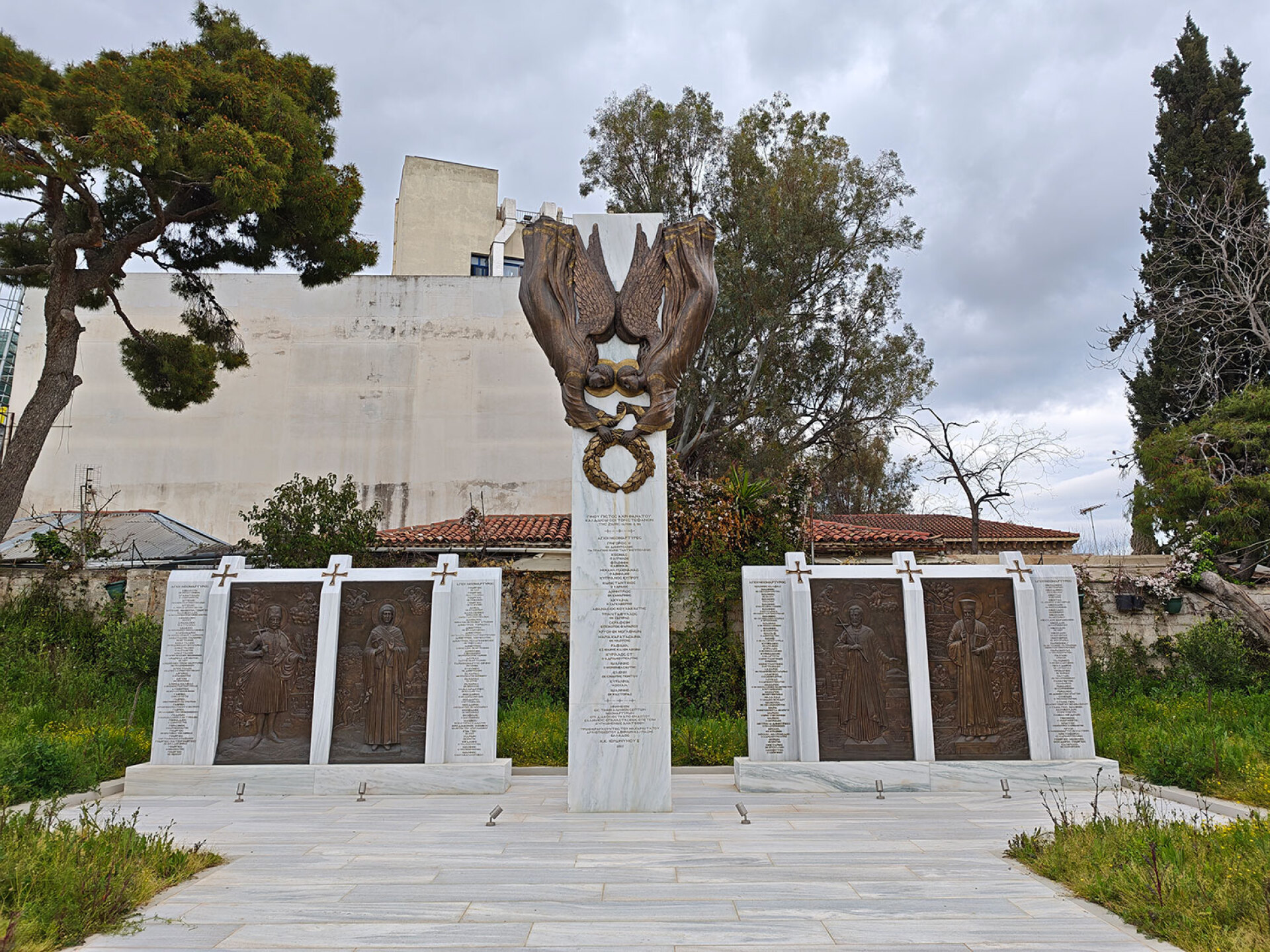 Μνημείο Νεομαρτύρων της Ελληνικής Επανάστασης, φιλοτεχνημένο από τον γλύπτη Πραξιτέλη Τζουλίνι κατόπιν ανάθεσης της Ιεράς Συνόδου της Εκκλησίας της Ελλάδος.