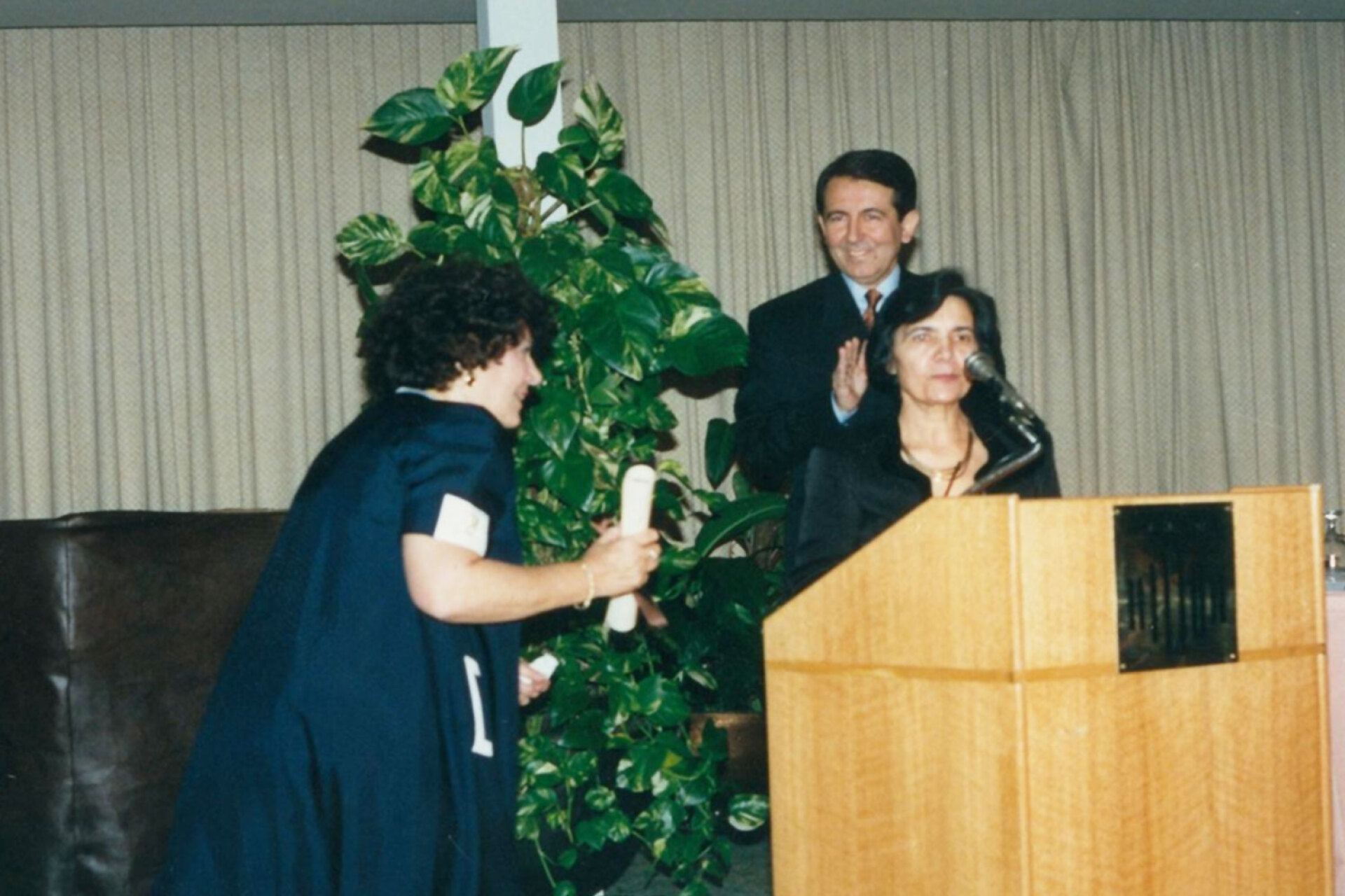 Αικατερίνη Δάκου-Βουτετάκη | Ίδρυση Εταιρείας Παιδικής και Εφηβικής Ενδοκρινολογίας - Προκήρυξη βραβείου Γ. Καλαϊτζόγλου, 1995, σε συνεργασία με το Ενδοκρινολογικό τμήμα του Cornel University