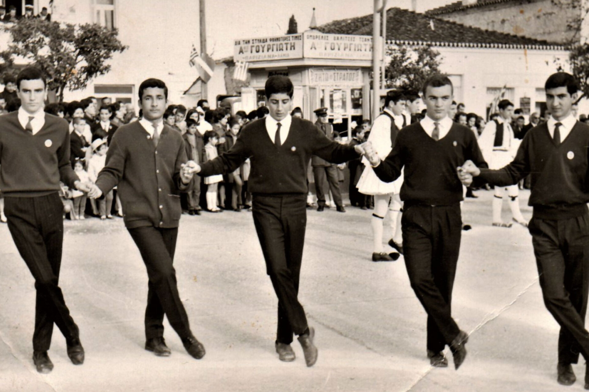 Άγγελος Παπαδημητρίου 1968, πέμπτη γυμνασίου | Δημοτικοί Χοροί, υποχρεωτικά σαν γυμναστική, ενώ η ψυχή μας διψούσε για Γιάνκα, Τουίστ και Χάλι Γκάλι