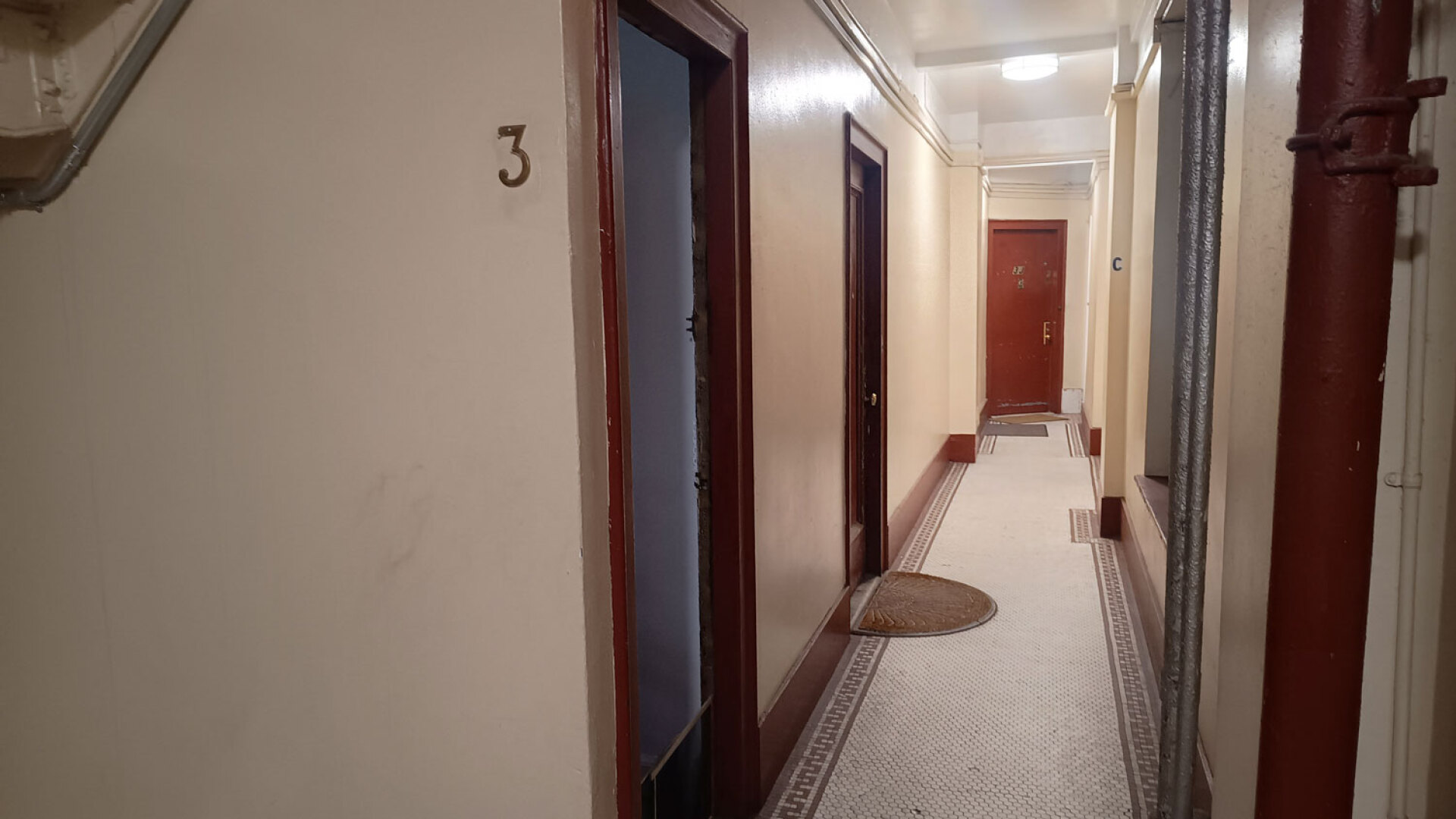 Ένα ταξίδι επιστροφής στη Νέα Υόρκη, μια Κυριακή σε ένα διαμέρισμα στο Χάρλεμ