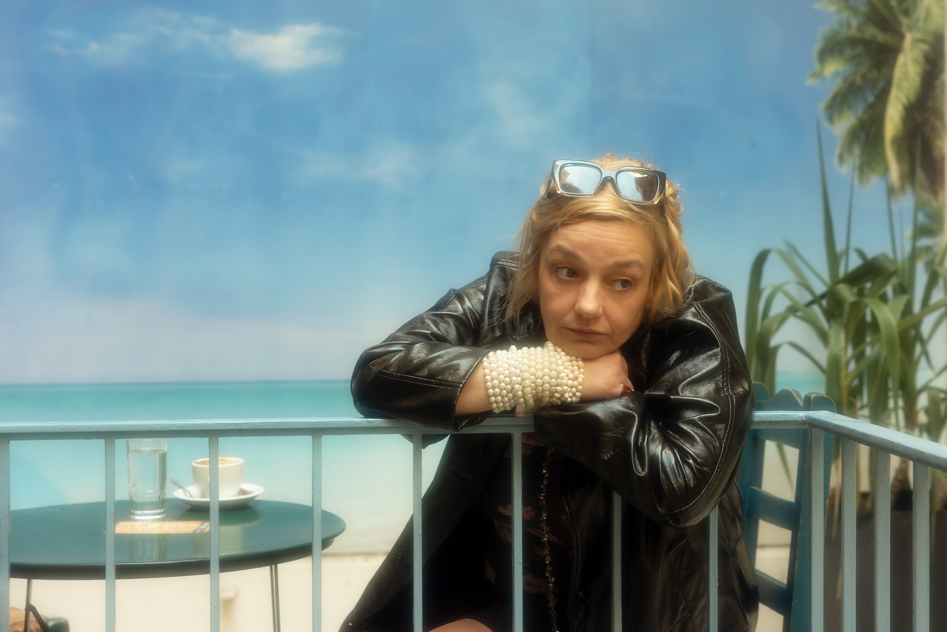 Λένα Κιτσοπούλου - Συνέντευξη: Η συγγραφέας, ηθοποιός, ζωγράφος και τραγουδίστρια μιλάει για το νέο της βιβλίο, τις θεατρικές παραστάσεις «Σωσμένος» και Βάκχες, τη ζωή της.