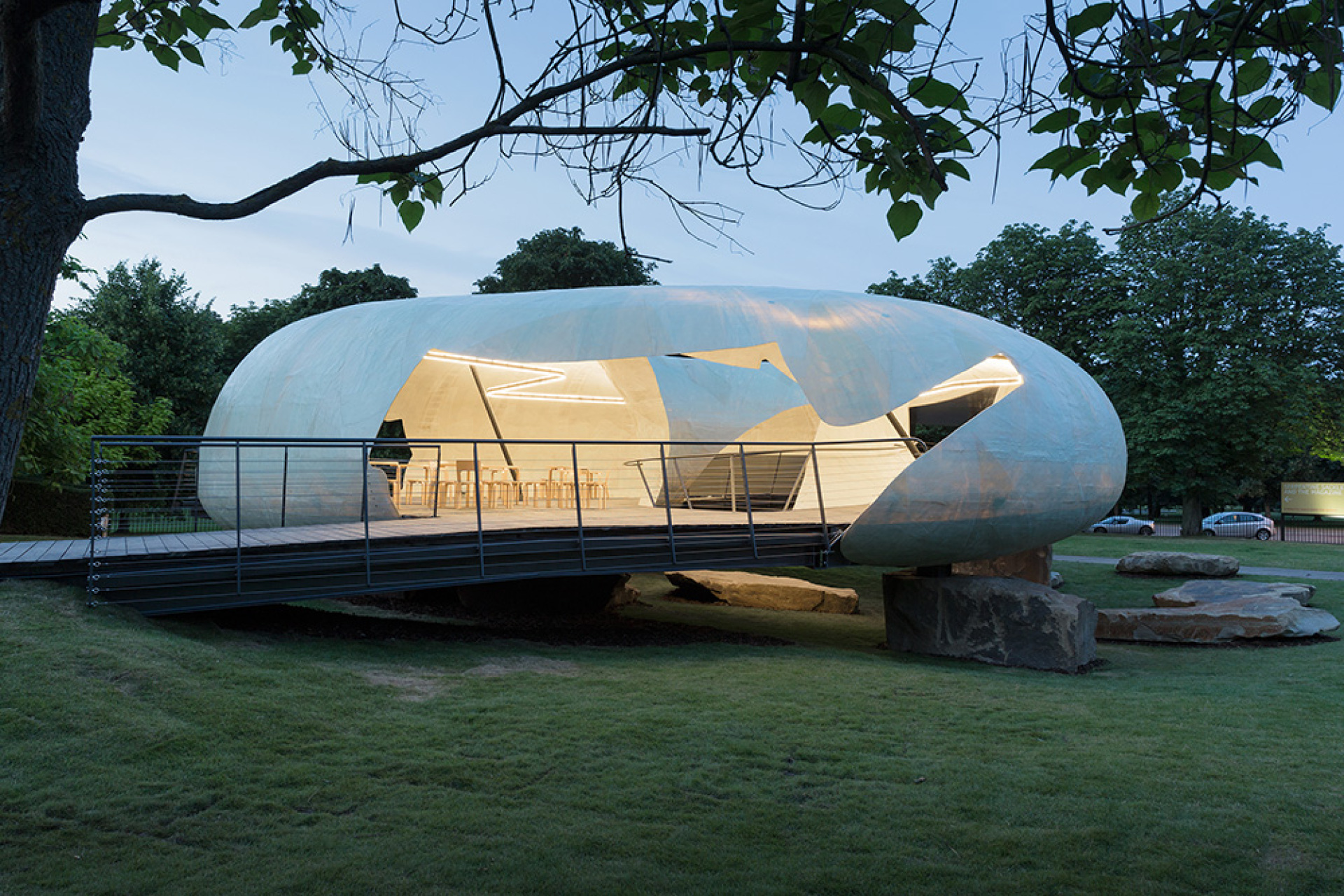 Smiljan Radić Clarke, Serpentine Gallery Pavilion, Λονδίνο /  Photo courtesy of Iwan Baan, Pritzker Prize