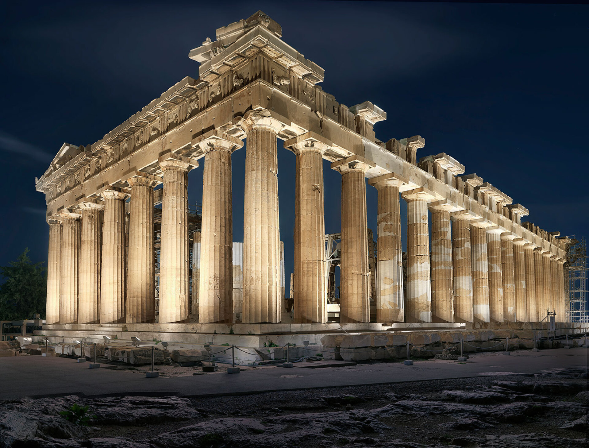 O φωτισμός της Ακρόπολης από την Ελευθερία Ντεκώ