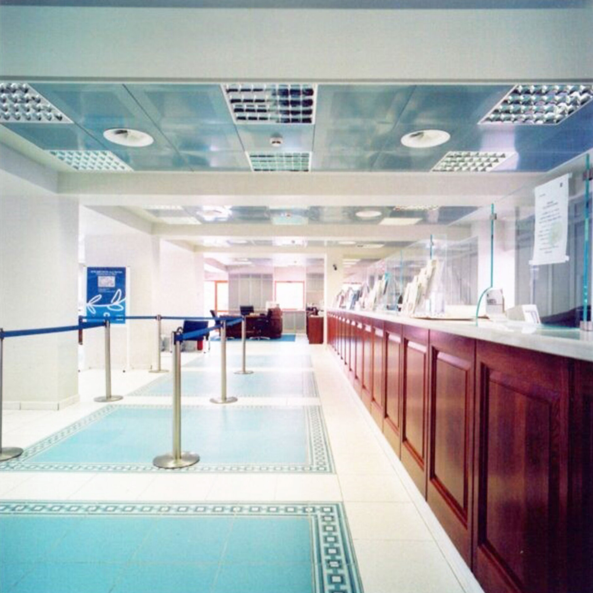 Βασίλης Μπογάκος | Κατάστημα Alpha Bank στην Νάξος, 2001