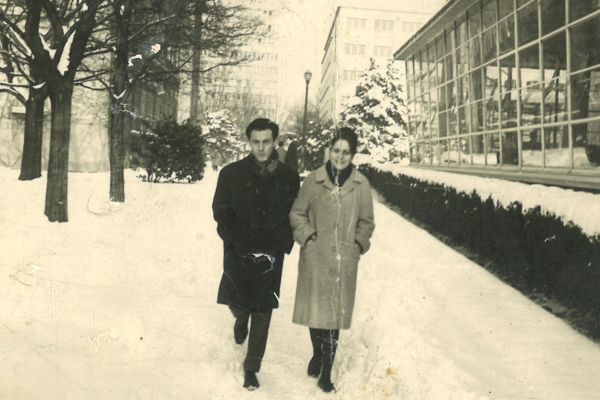 1965-1966, Παρίσι στη Fondation Hellenique με τη γυναίκα του Αγγελική Φενερλή
