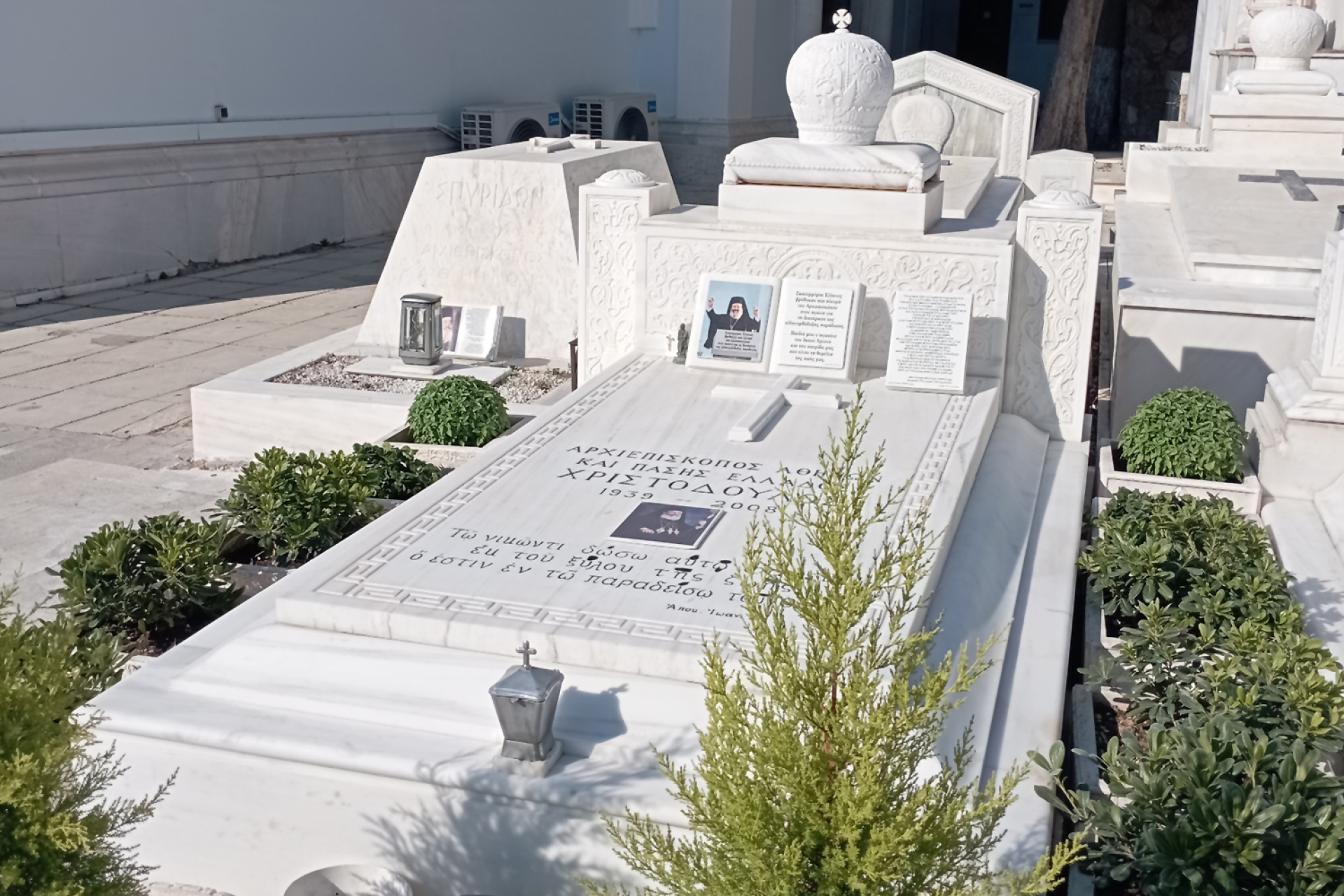 Πρώτο Νεκροταφείο Αθηνών | Μνήμα Αρχιεπισκόπου Χριστόδουλου
