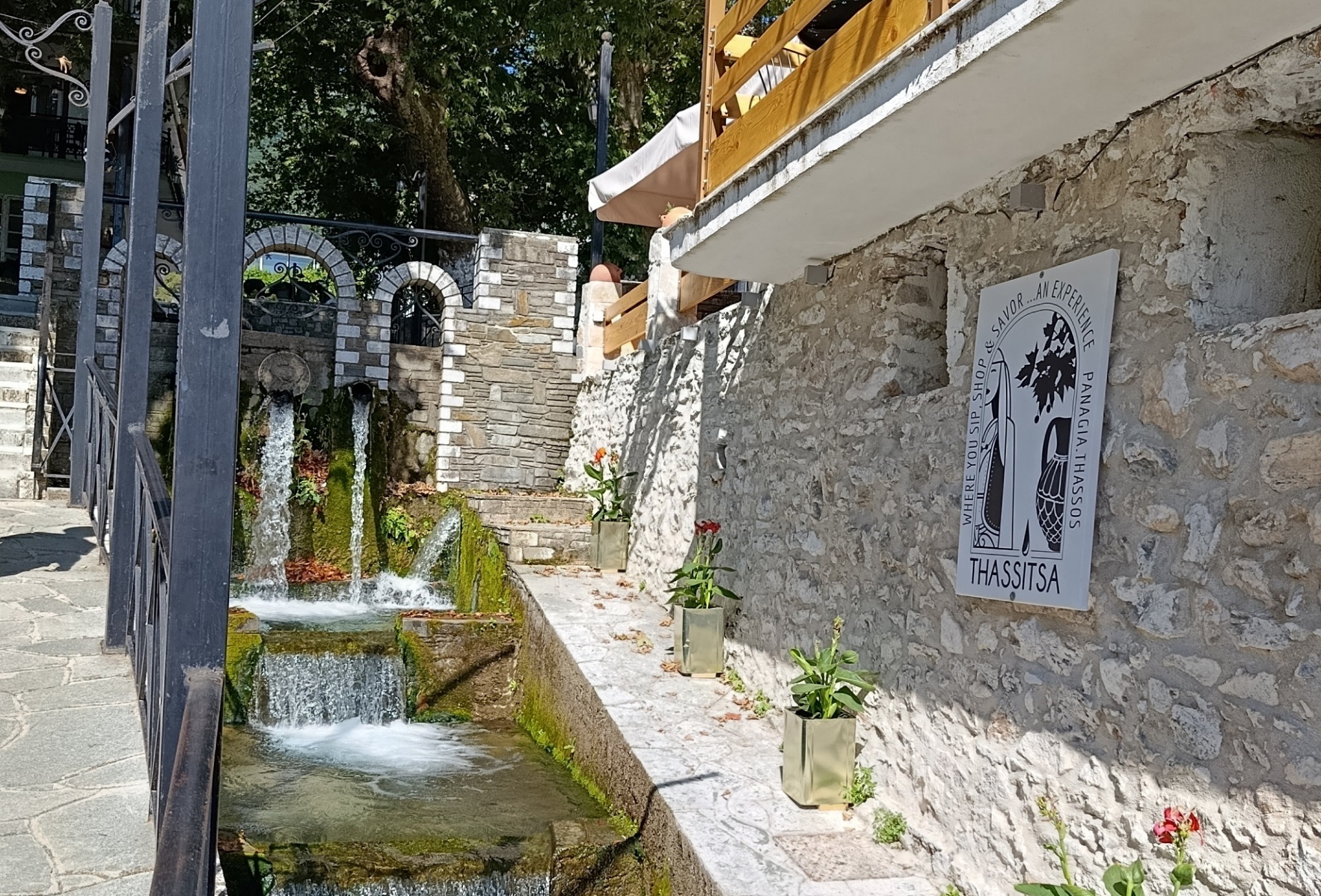 Παναγία Θάσου: Εκεί που το νερό τραγουδάει κάτω από τα πλατάνια