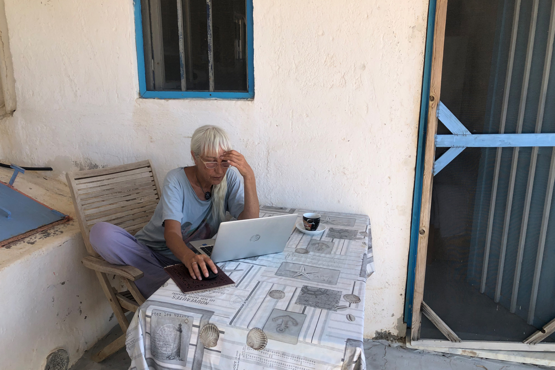 Κρίστη Στασινοπούλου | Καθαρογράφει τις ιστορίες της στην ξεμονιά